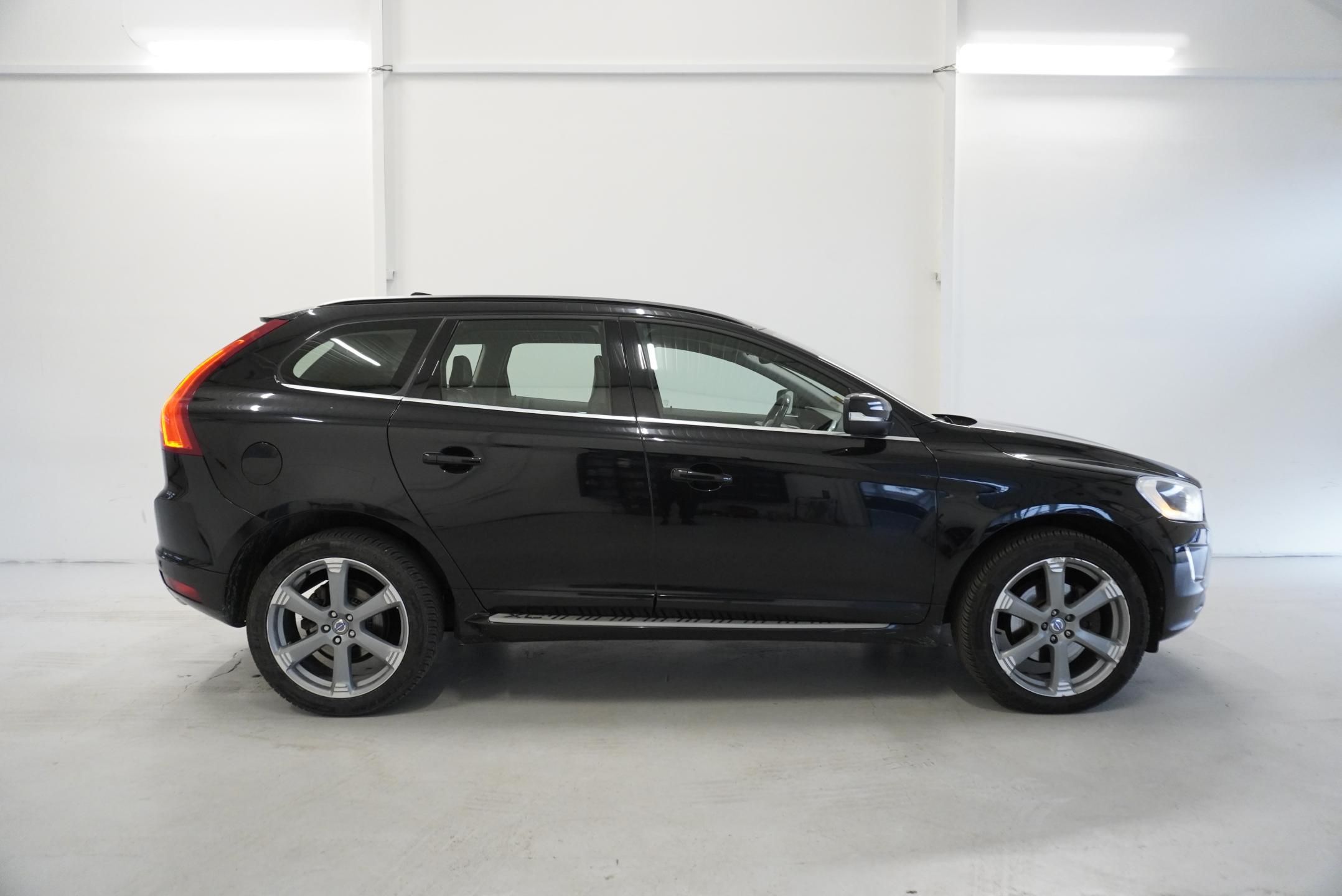 Volvo XC60, 2,4 D5 AWD AUTOMAT - fotka 4