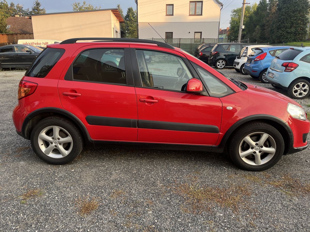 Suzuki SX4, MOC PĚKNÝ - fotka 6