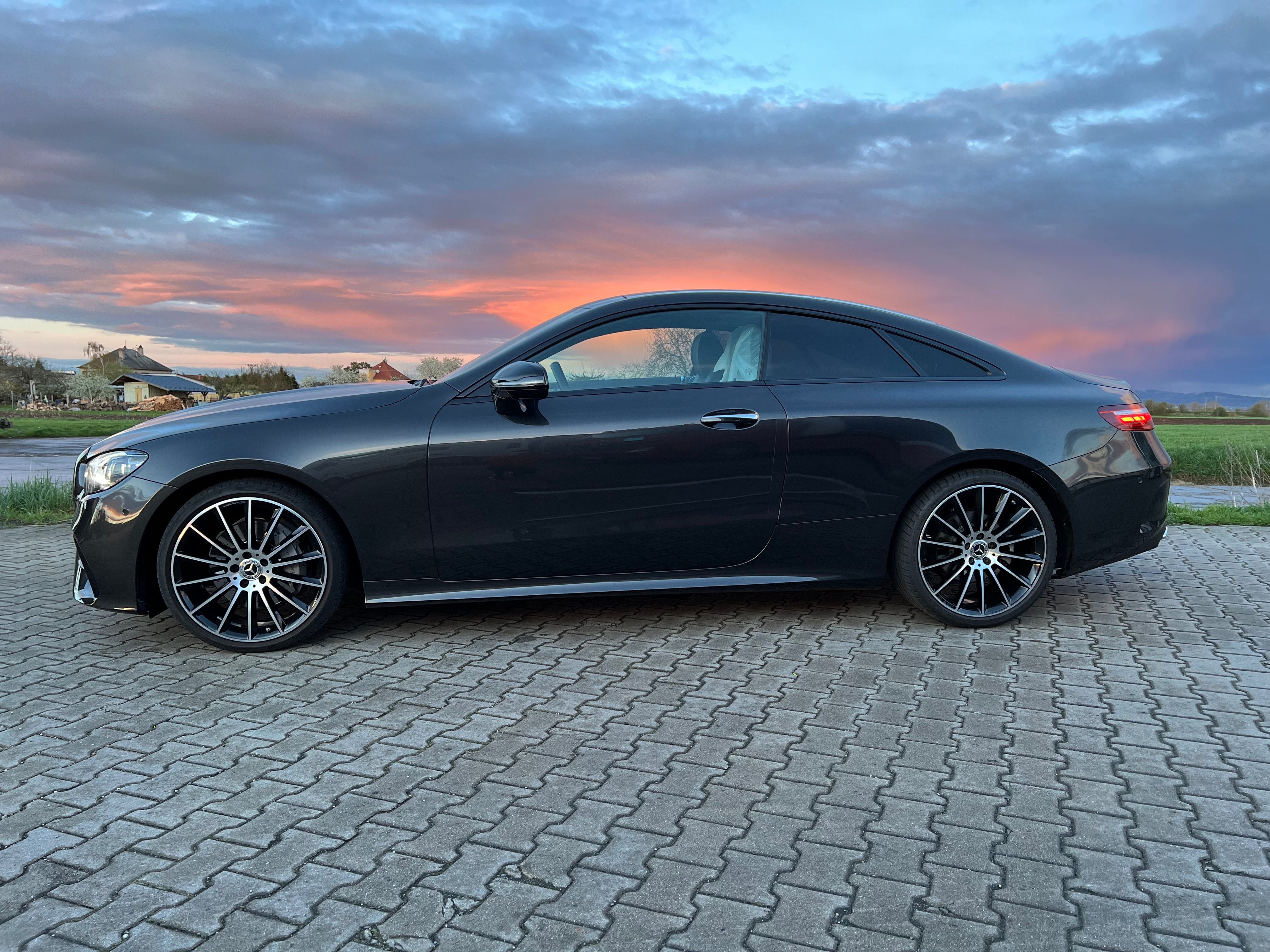 Mercedes-Benz Třídy E, 220d velmi pěkný stav - fotka 3