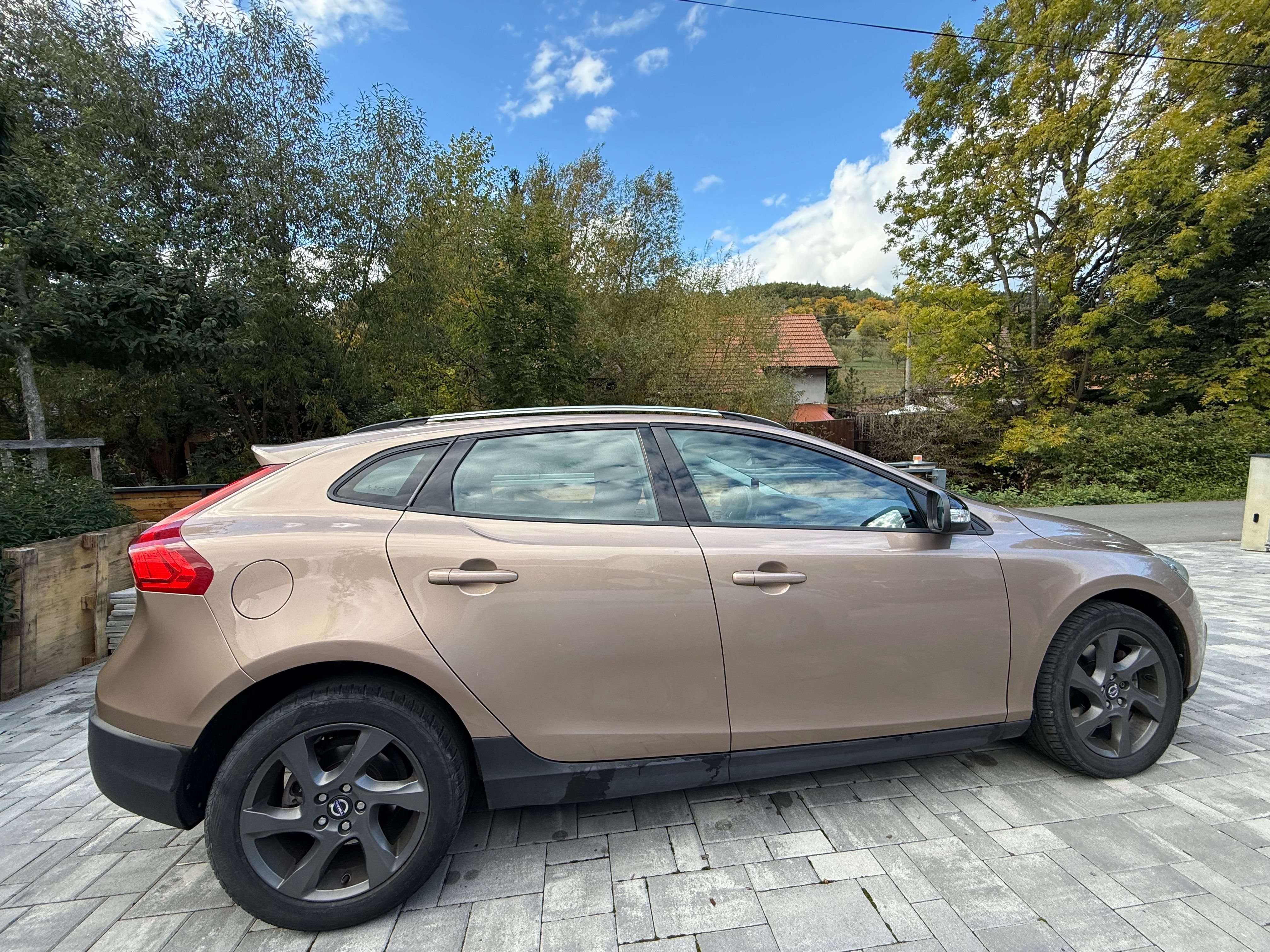 Volvo V40, AUTOMAT, 4X4, NOVÉ ROZVODY - fotka 5