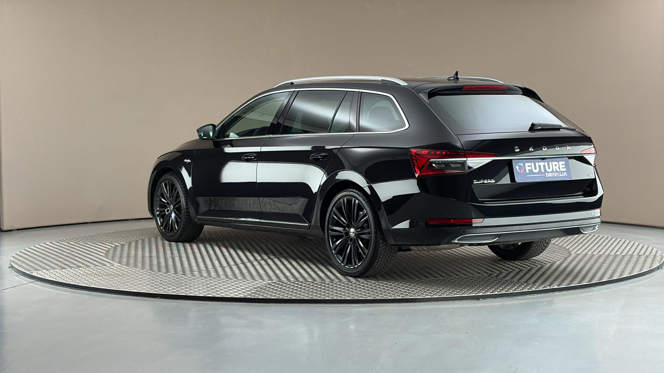 Škoda Superb, 2.0 TDI DSG 4x4 L&K Combi - fotka 2