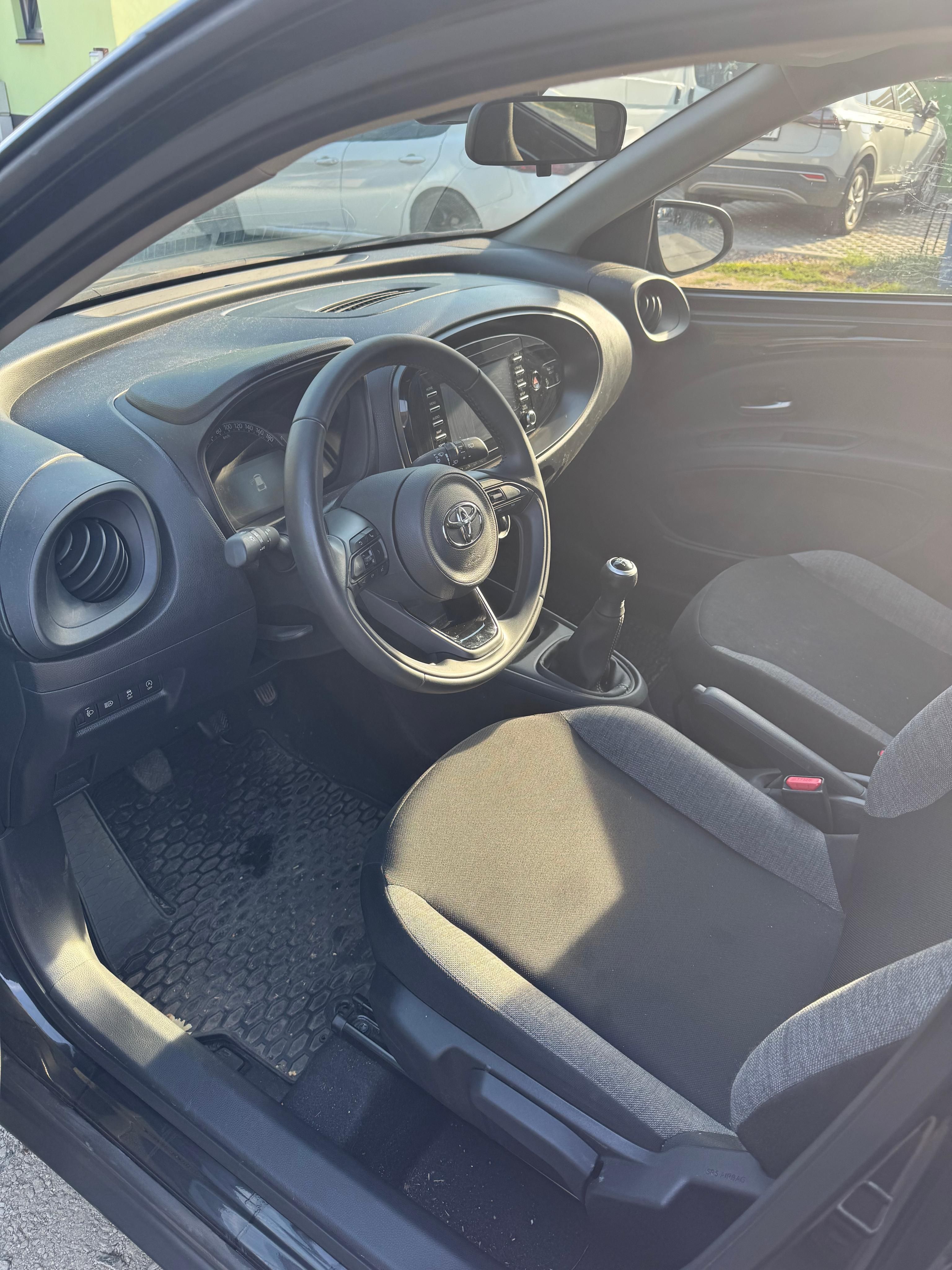 Toyota Aygo, AYGO X 1.0L COMFORT černá - fotka 5