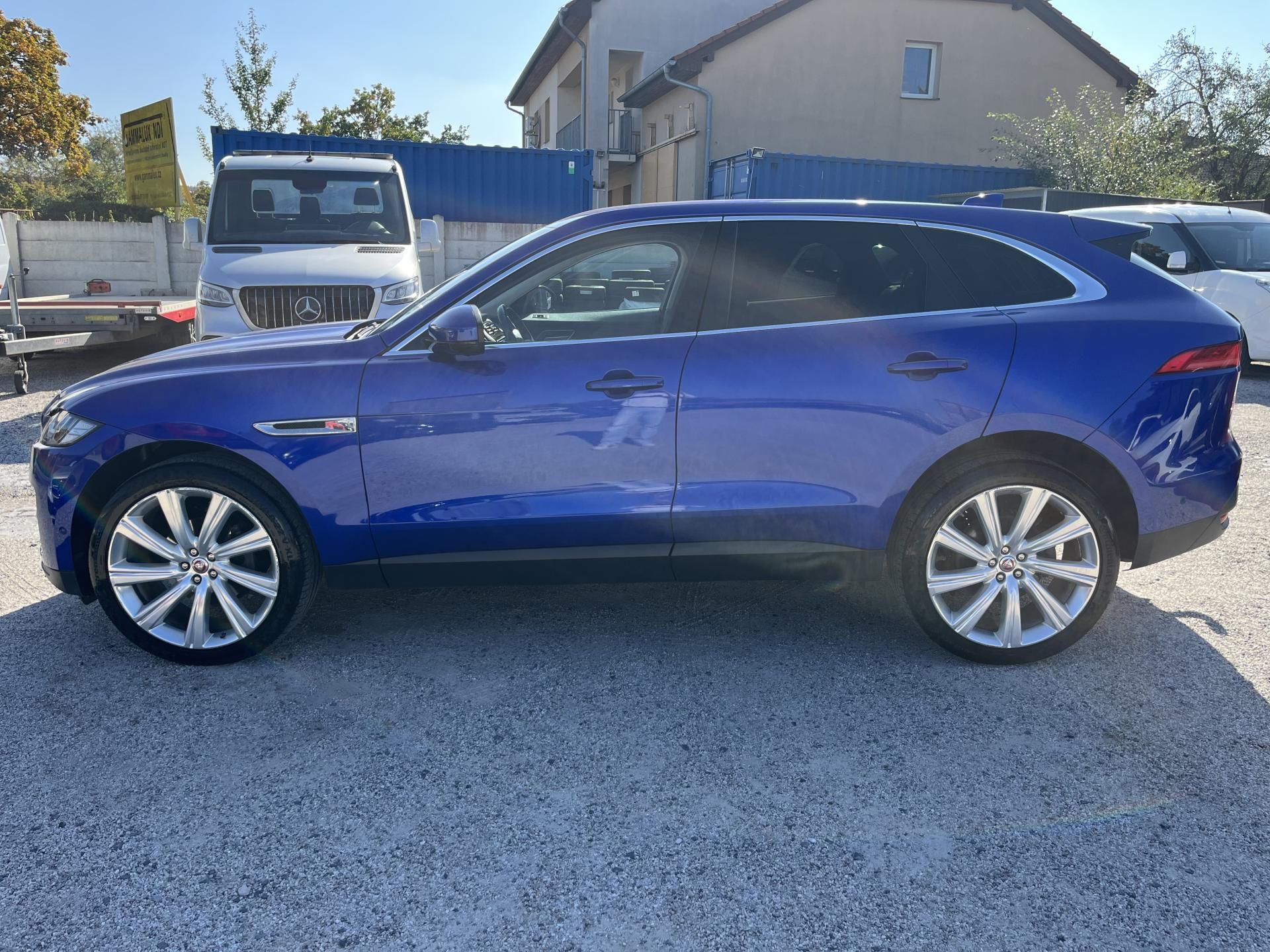 Jaguar F-Pace, 2.0D 132kw AWD - fotka 4