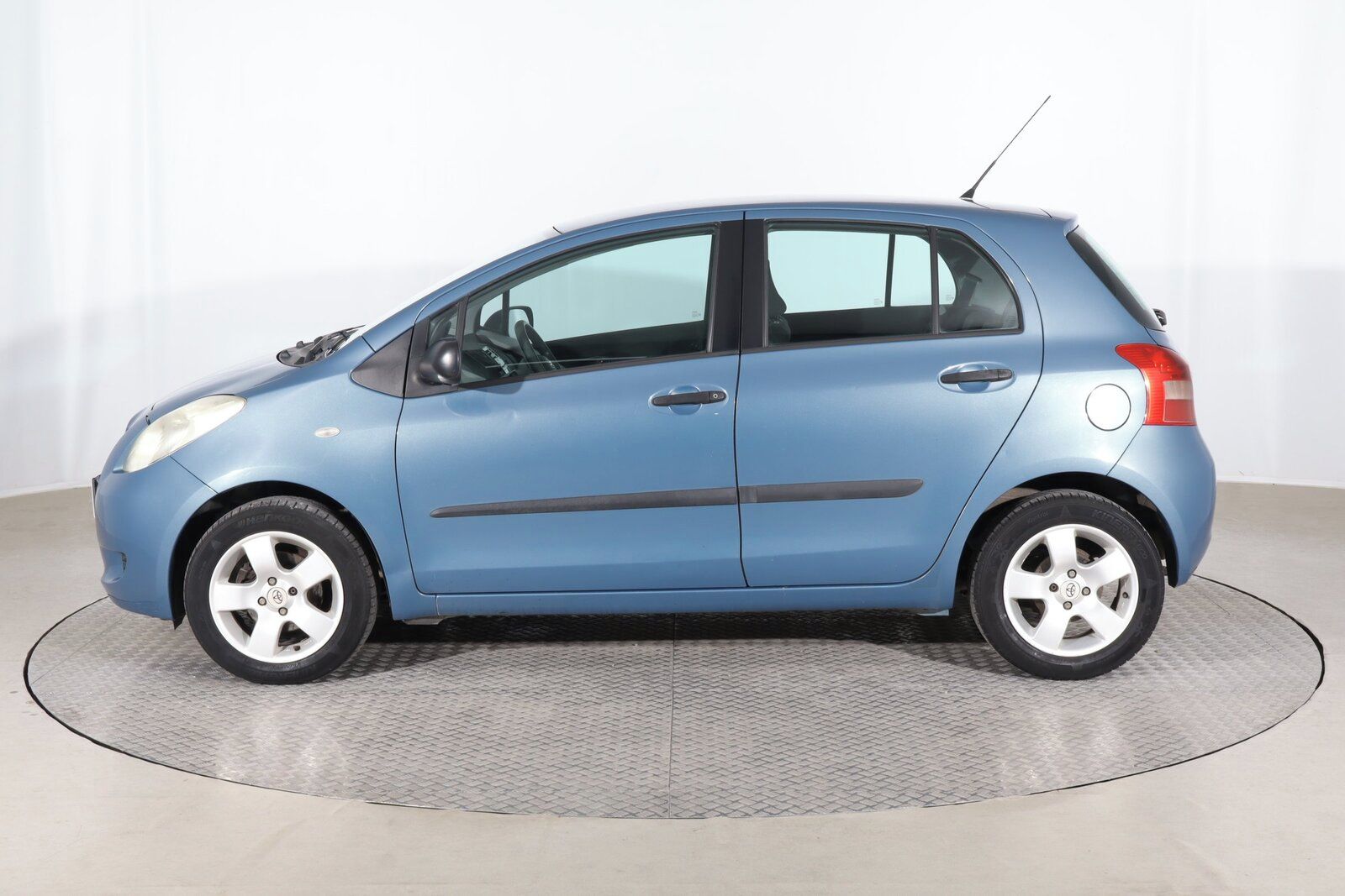Toyota Yaris, 1.3, Serv.kniha, po STK - fotka 3