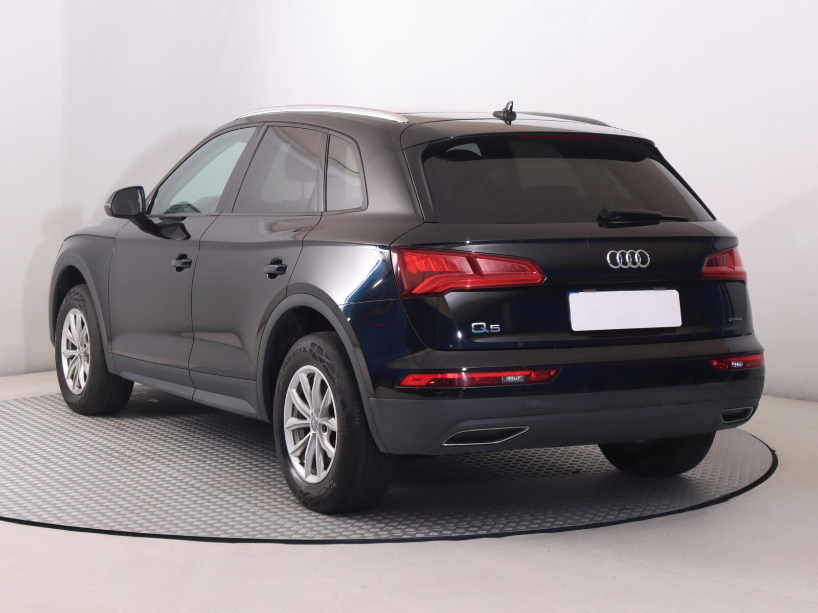 Audi Q5, 2.0 TDI, basis, 4X4, Automat - fotka 4