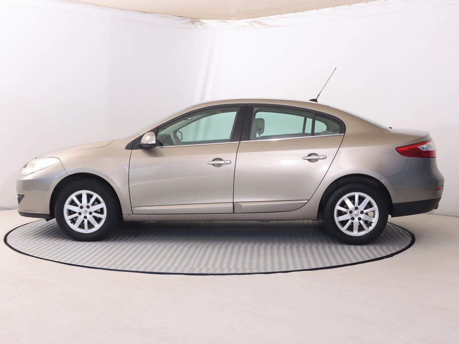 Renault Fluence, 1.6 16V, Serv.kniha, Navi - fotka 3