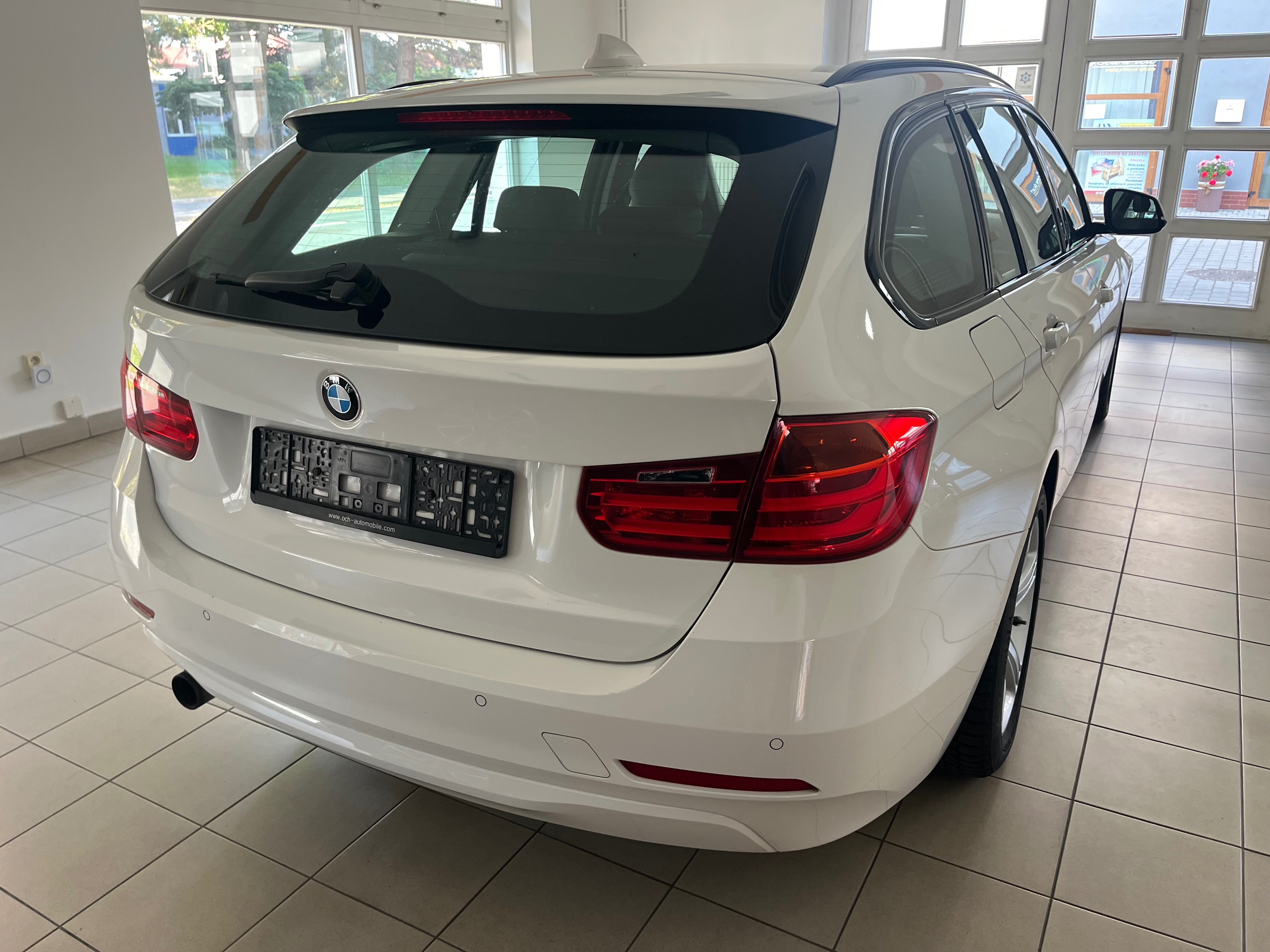 BMW Řada 3, 320i F31 - fotka 6