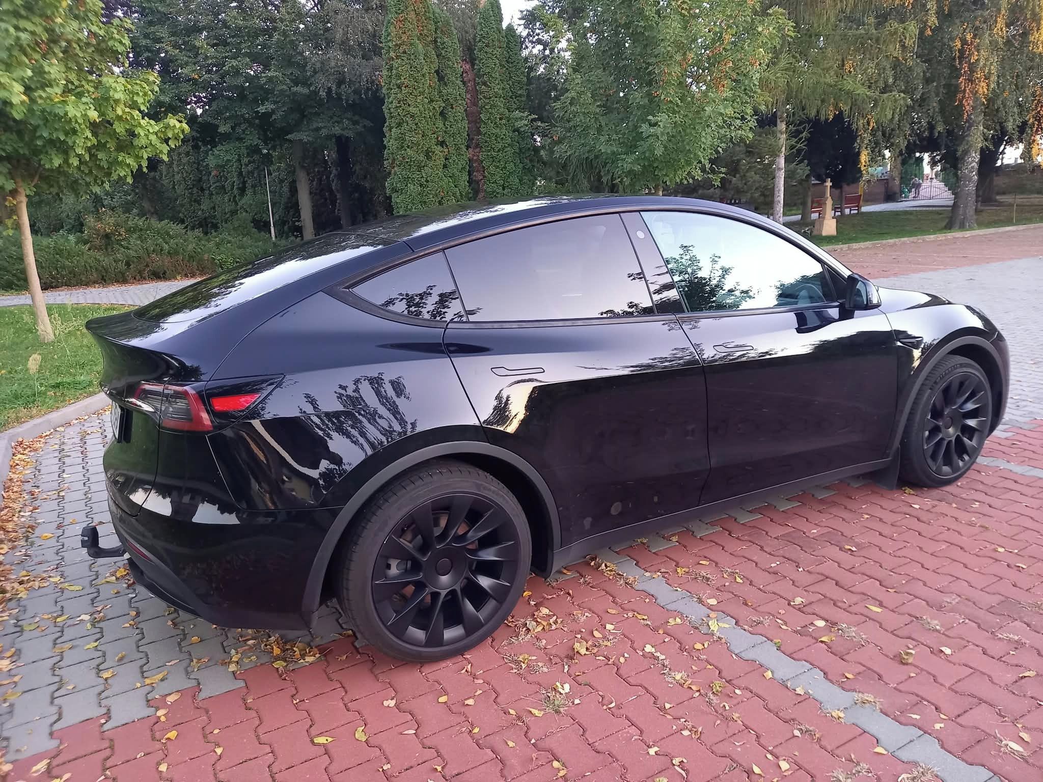 Tesla Model Y, RWD LFP Soh 95%, tažné, DPH - fotka 4