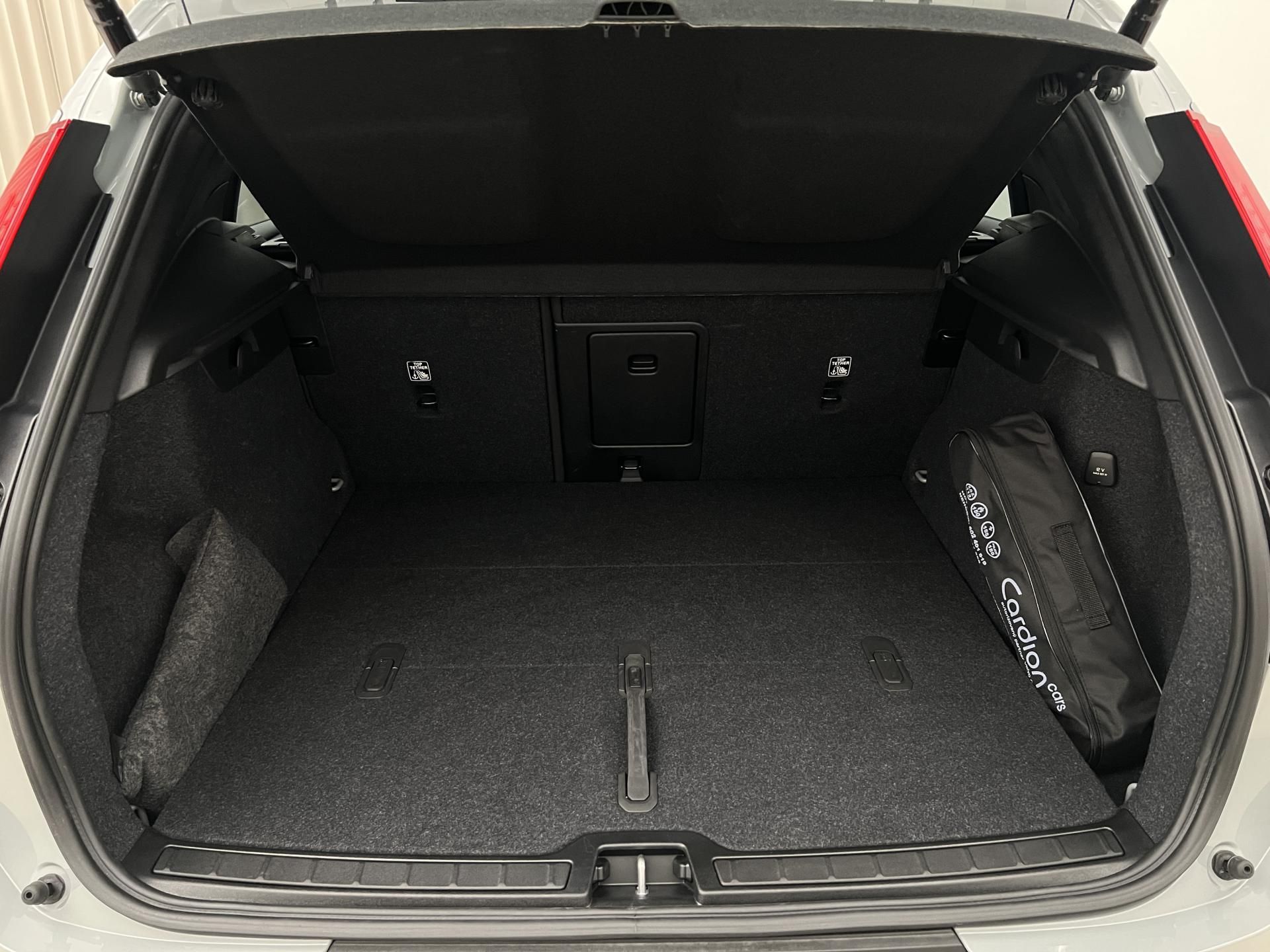 Volvo XC40, B3 DARK PLUS AUT CZ 1. maj. - fotka 5