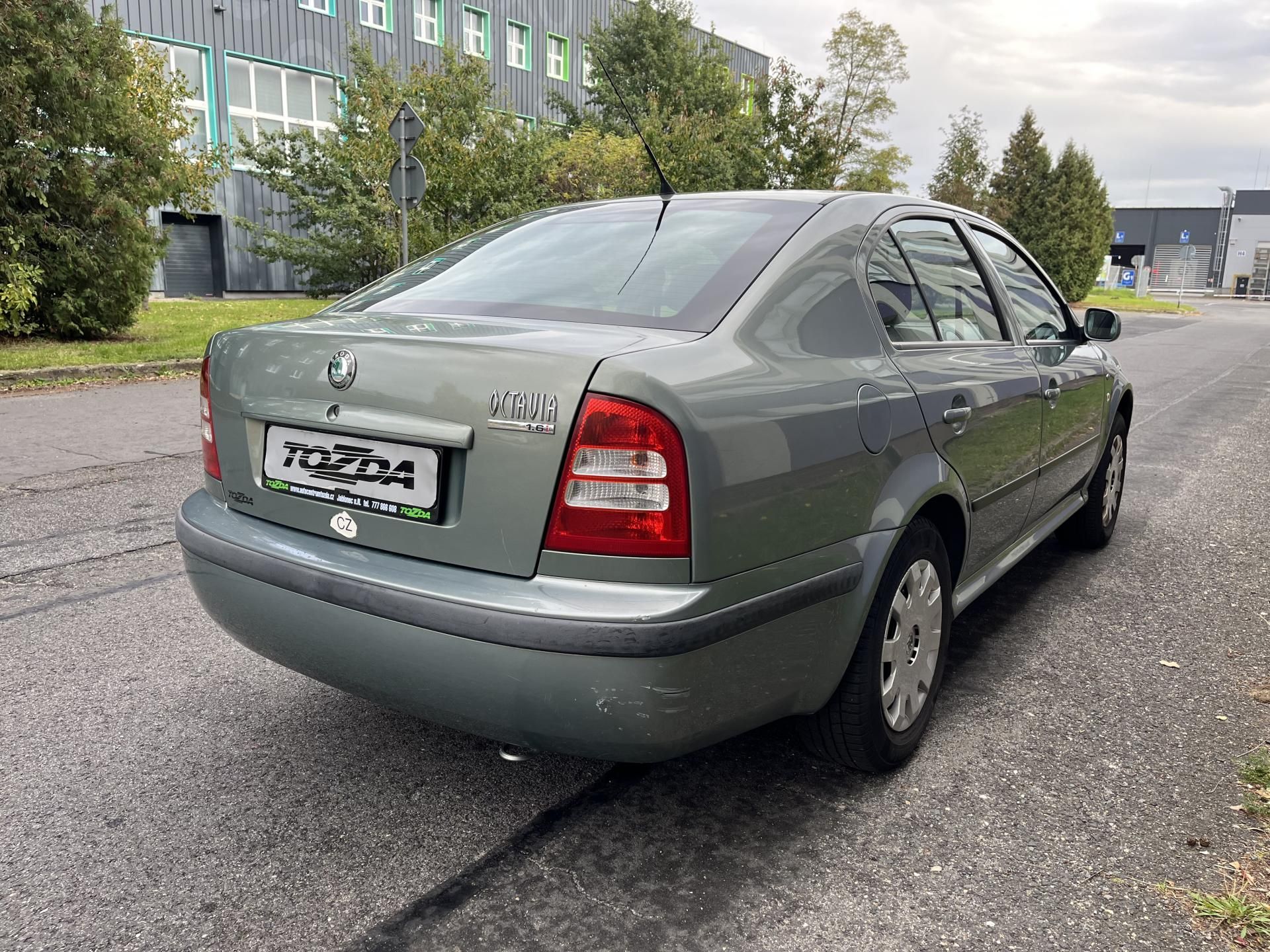 Škoda Octavia, 1,6 MPi Ambiente/ servisní k. - fotka 5