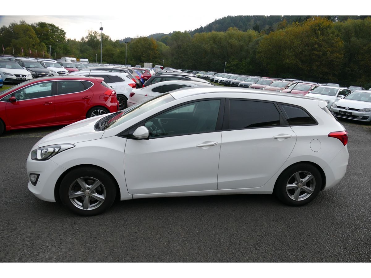 Hyundai i30, 1,6 88KW KLIMA - fotka 3