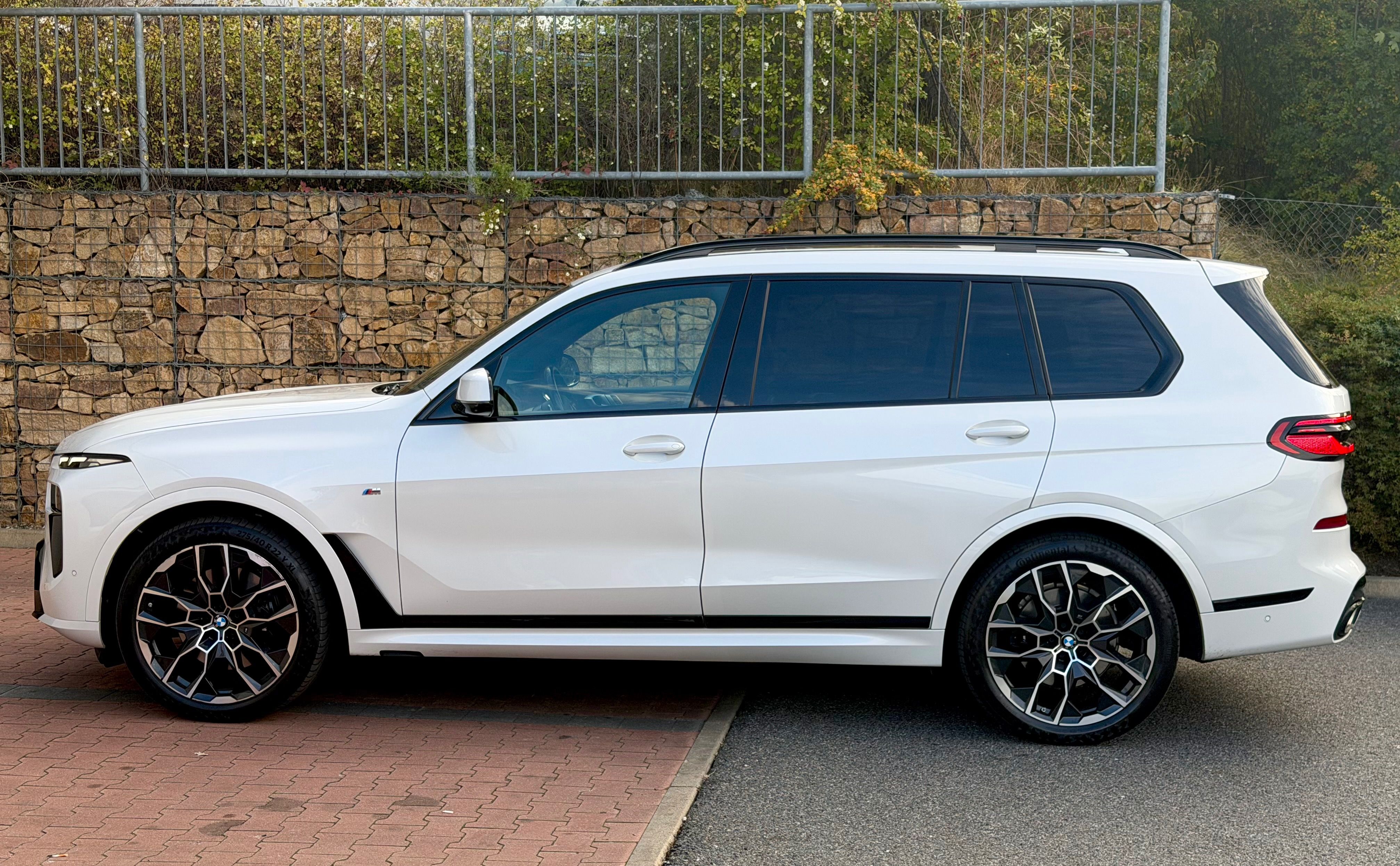 BMW X7, Individual 40d 250kW CZ 1.maj. - fotka 5