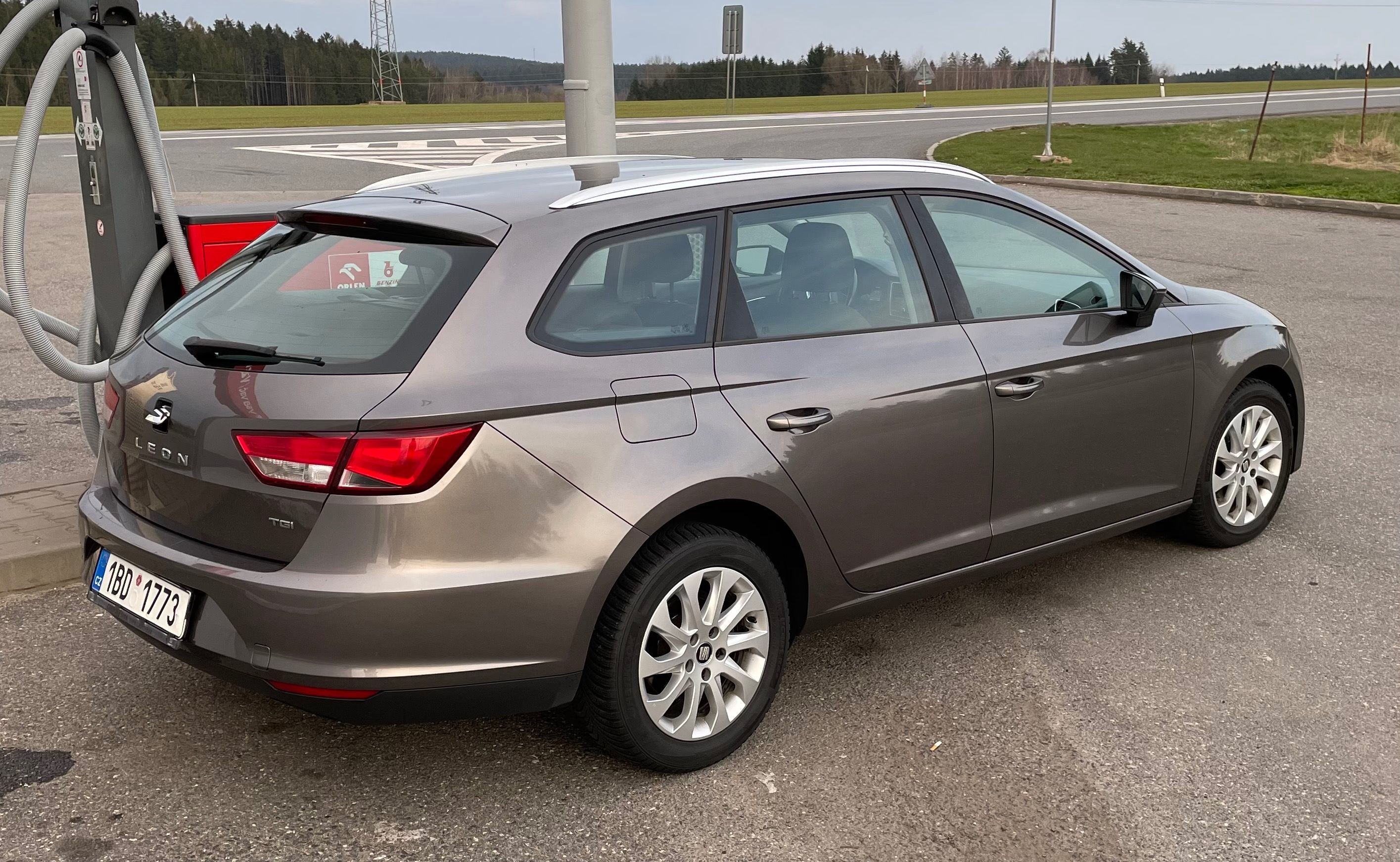 Seat Leon, 1.4 TGI koupeno v CZ, serviska - fotka 3