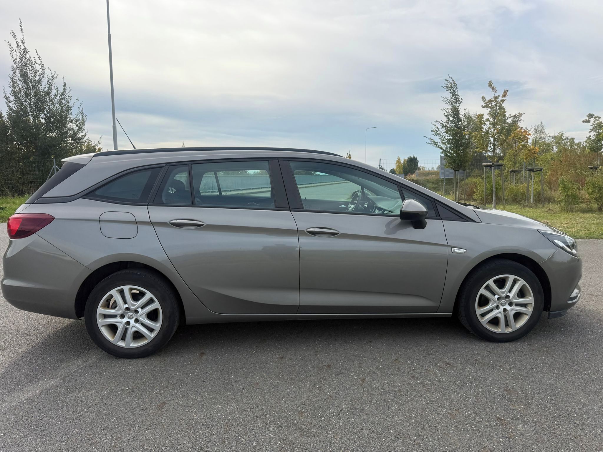 Opel Astra, SPORTS TOURER 1,6 TDI 54000KM - fotka 6