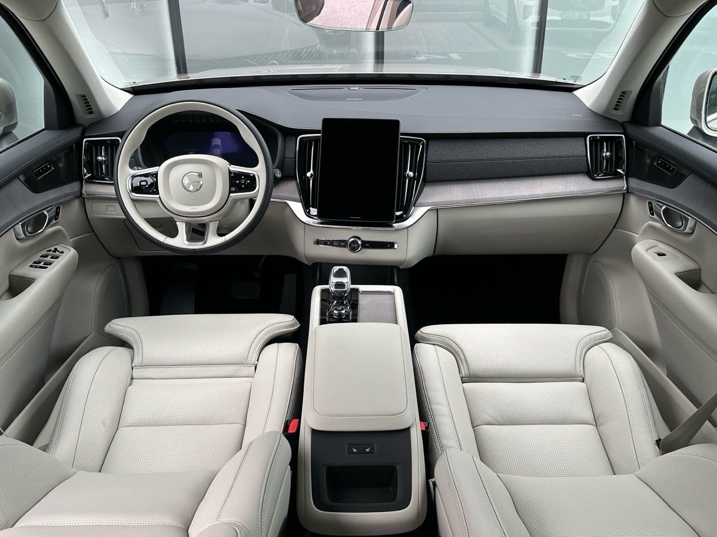 Volvo XC90, 2.0B5 184kW 4x4  Plus Bright - fotka 4