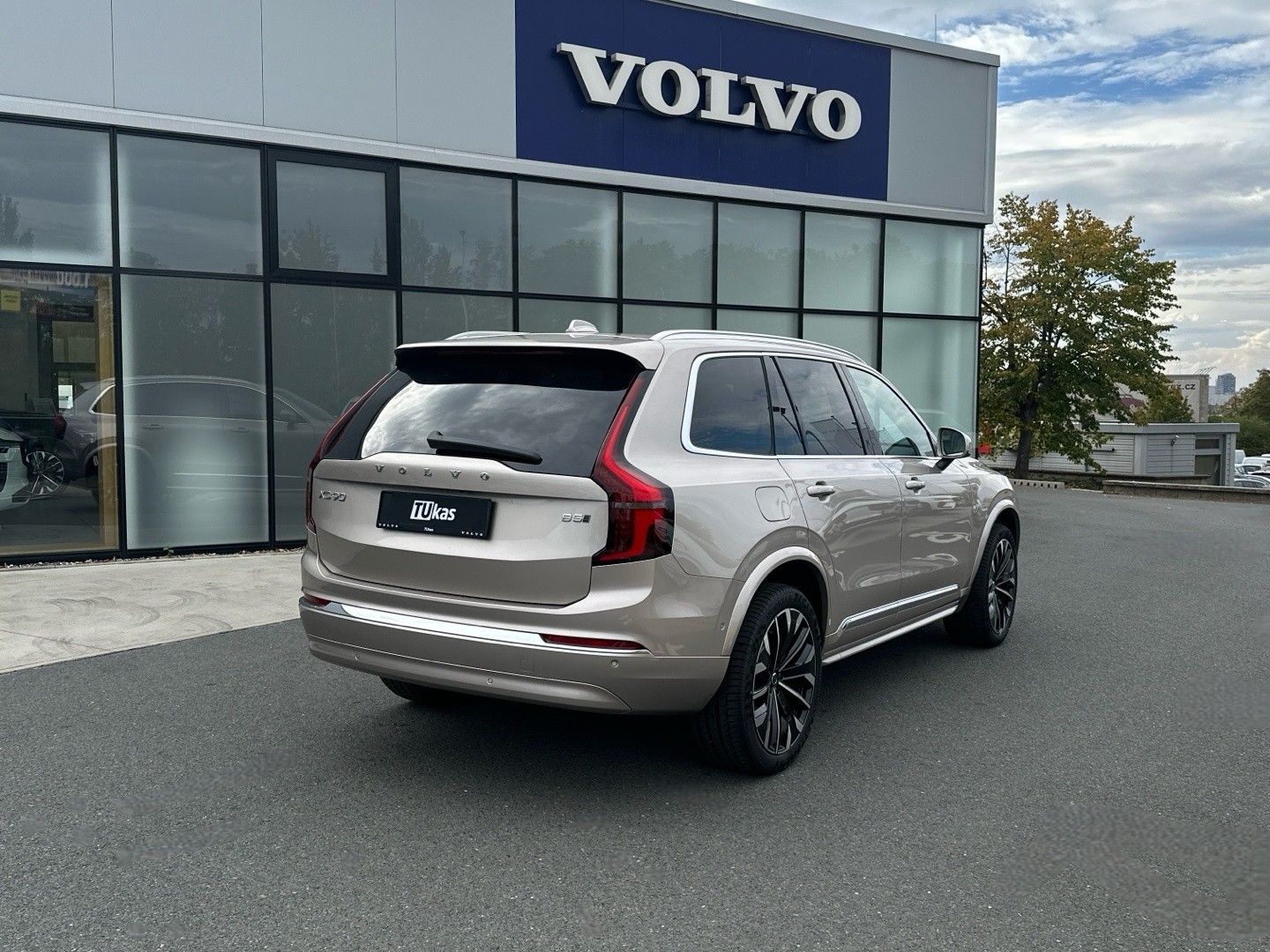Volvo XC90, 2.0B5 184kW 4x4  Plus Bright - fotka 6