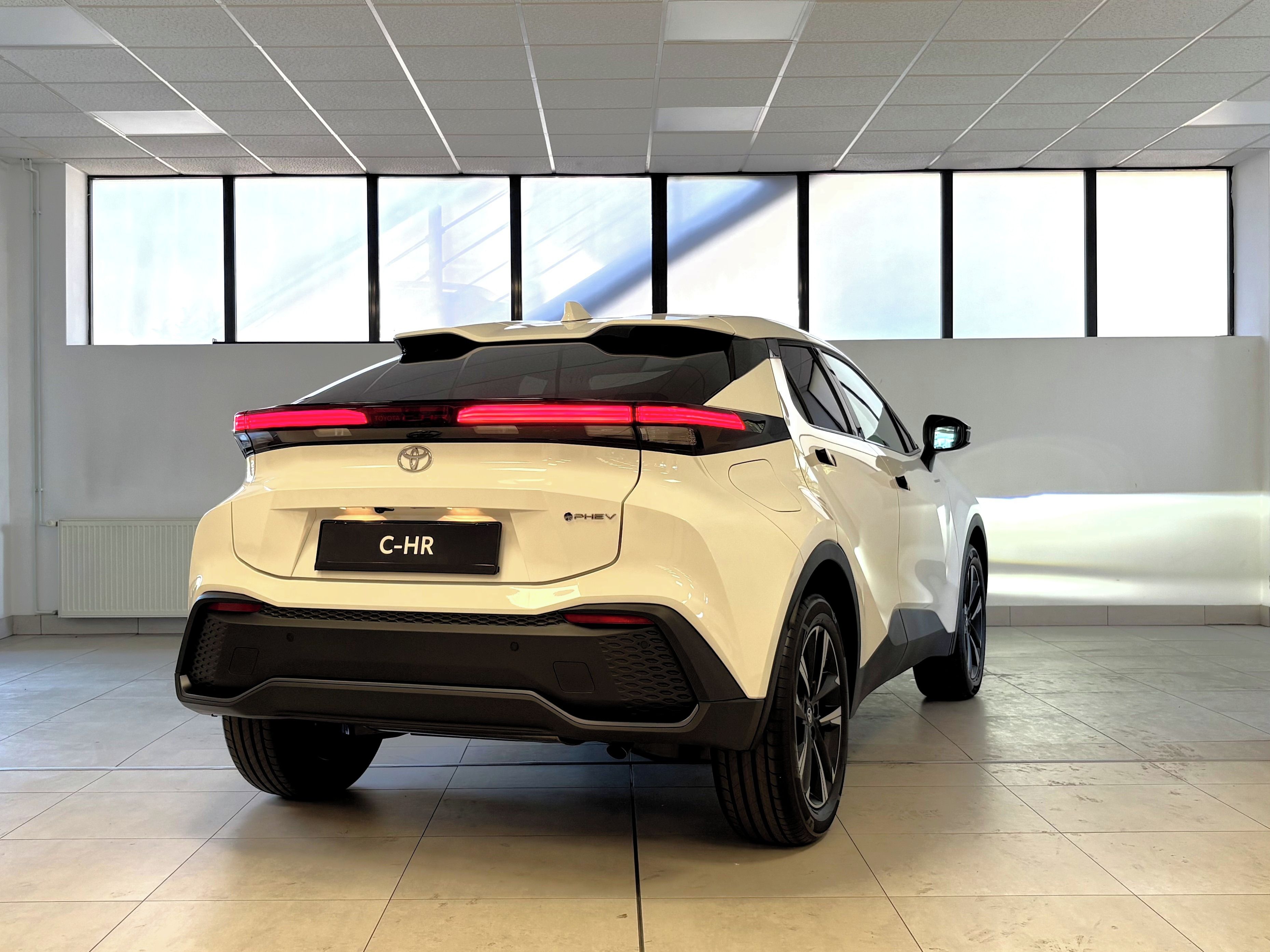 Toyota C-HR, Style, 2.0L PHEV, e-CVT, 4x2 - fotka 5