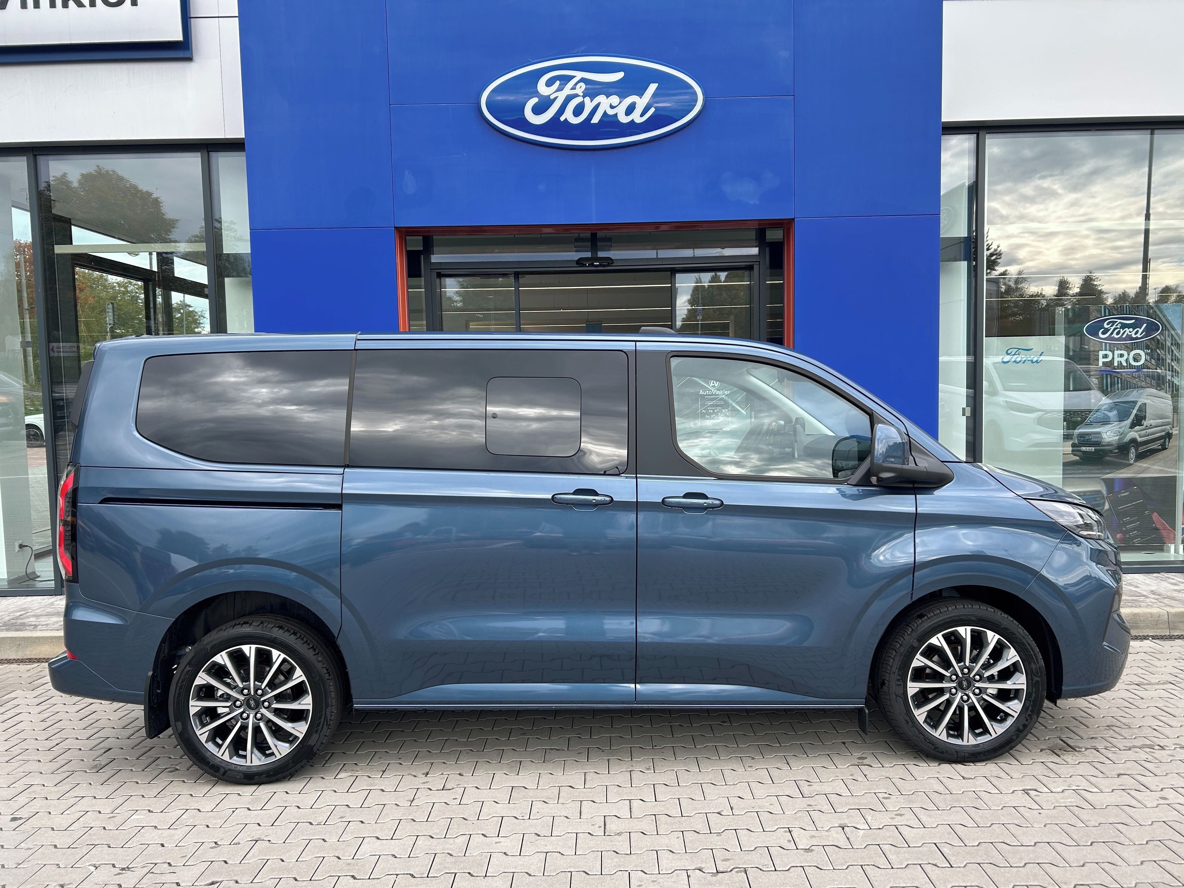 Ford Tourneo Custom, Titanium X L1 2.0EcoBlue 125kW - fotka 4