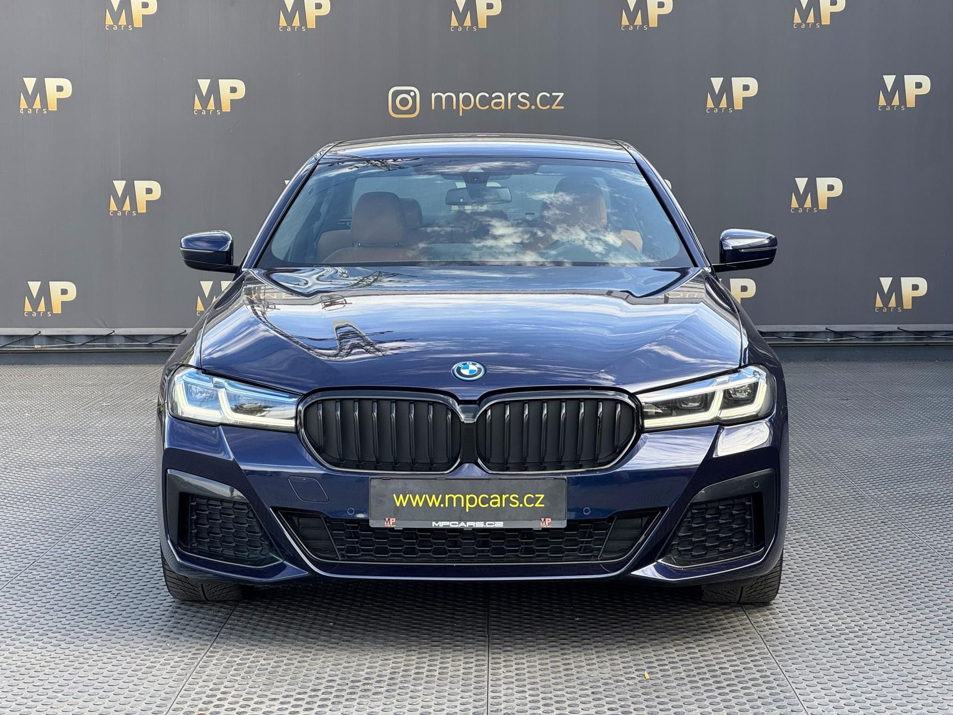 BMW Řada 5, 545e xDrive M Sport, DPH - fotka 2