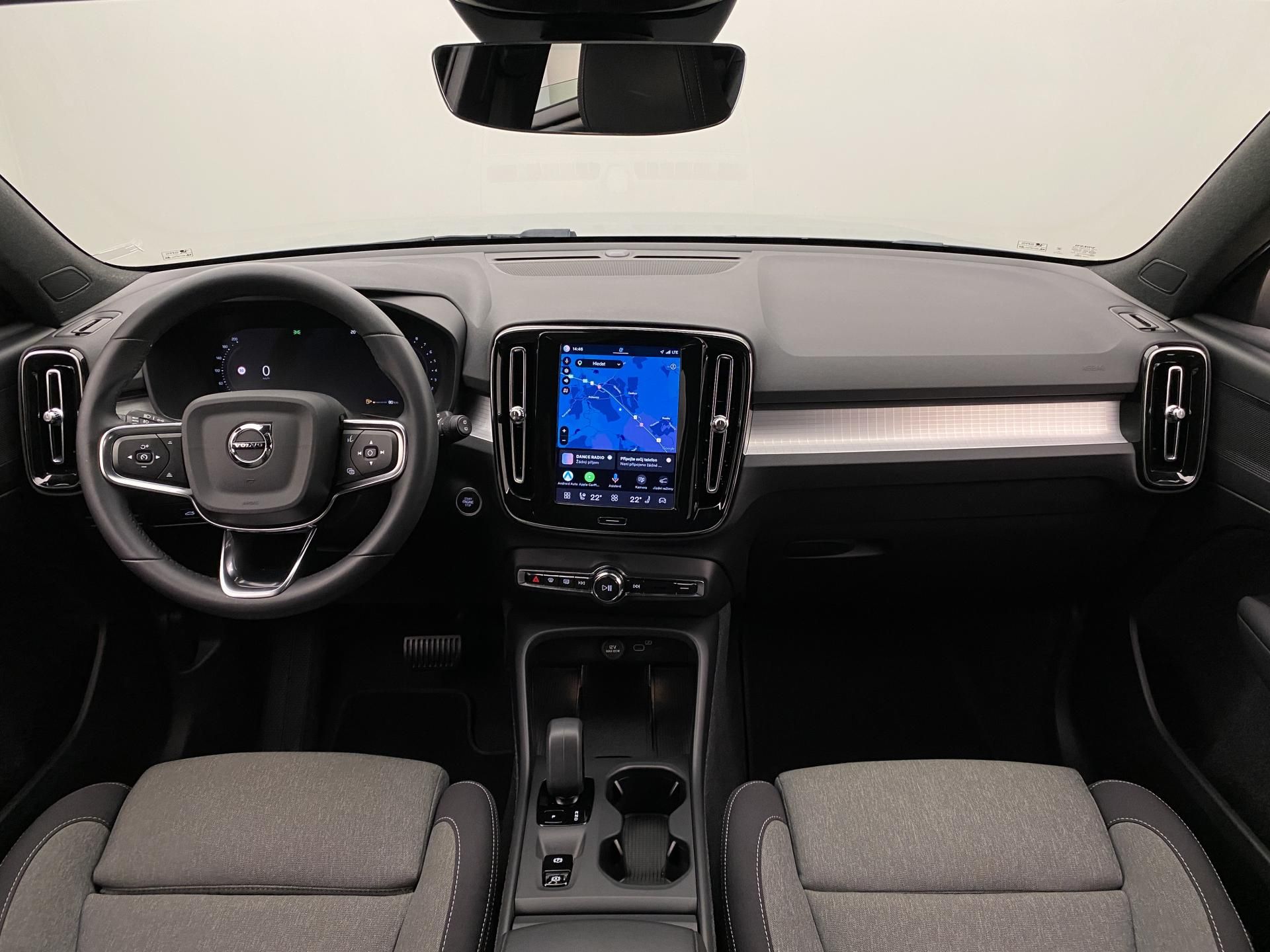 Volvo XC40, B3 CORE AUT CZ - fotka 2
