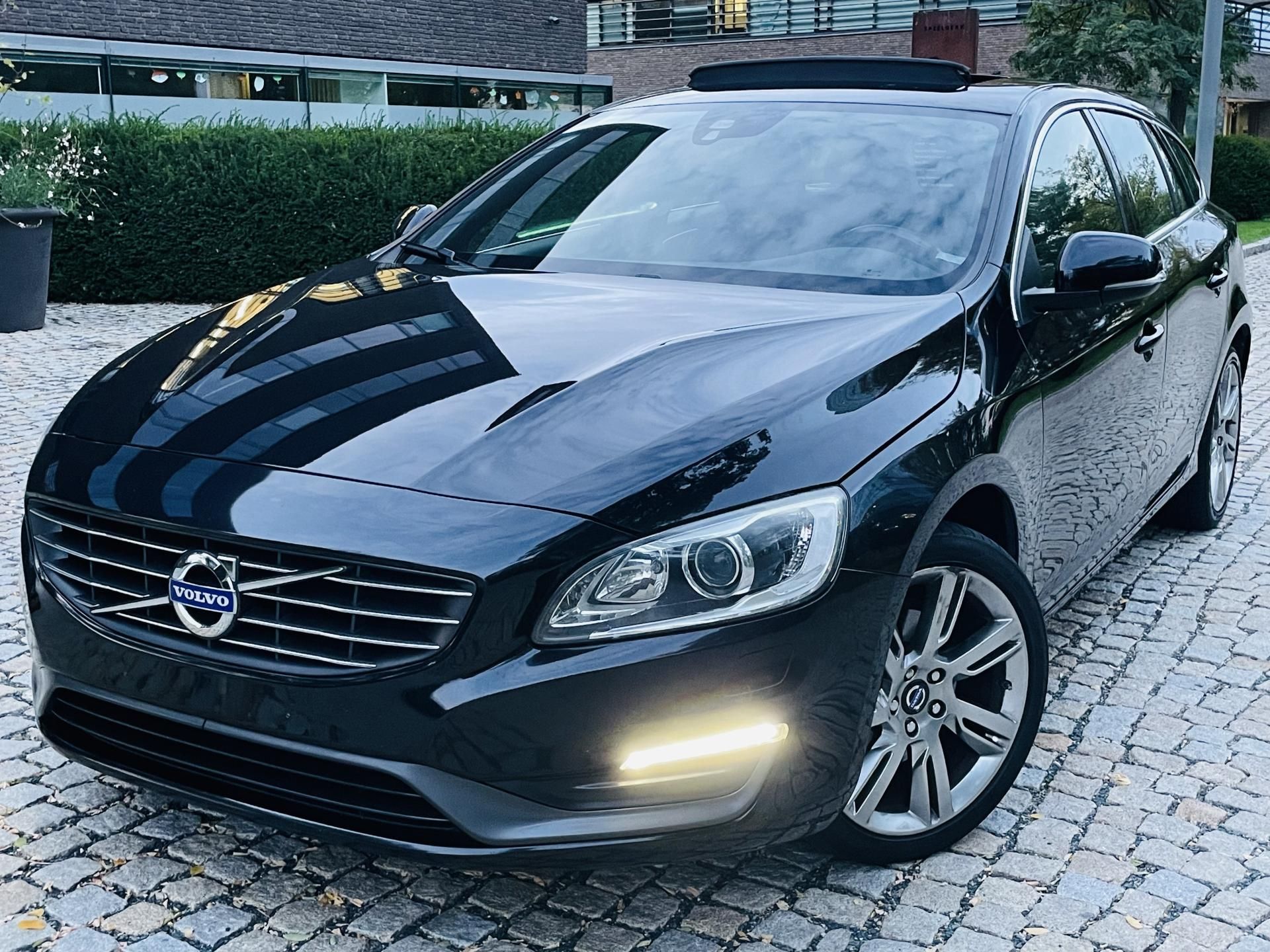 Volvo V60, 2.0D 5VÁLEC AUT SERVISKA TAŽNÉ