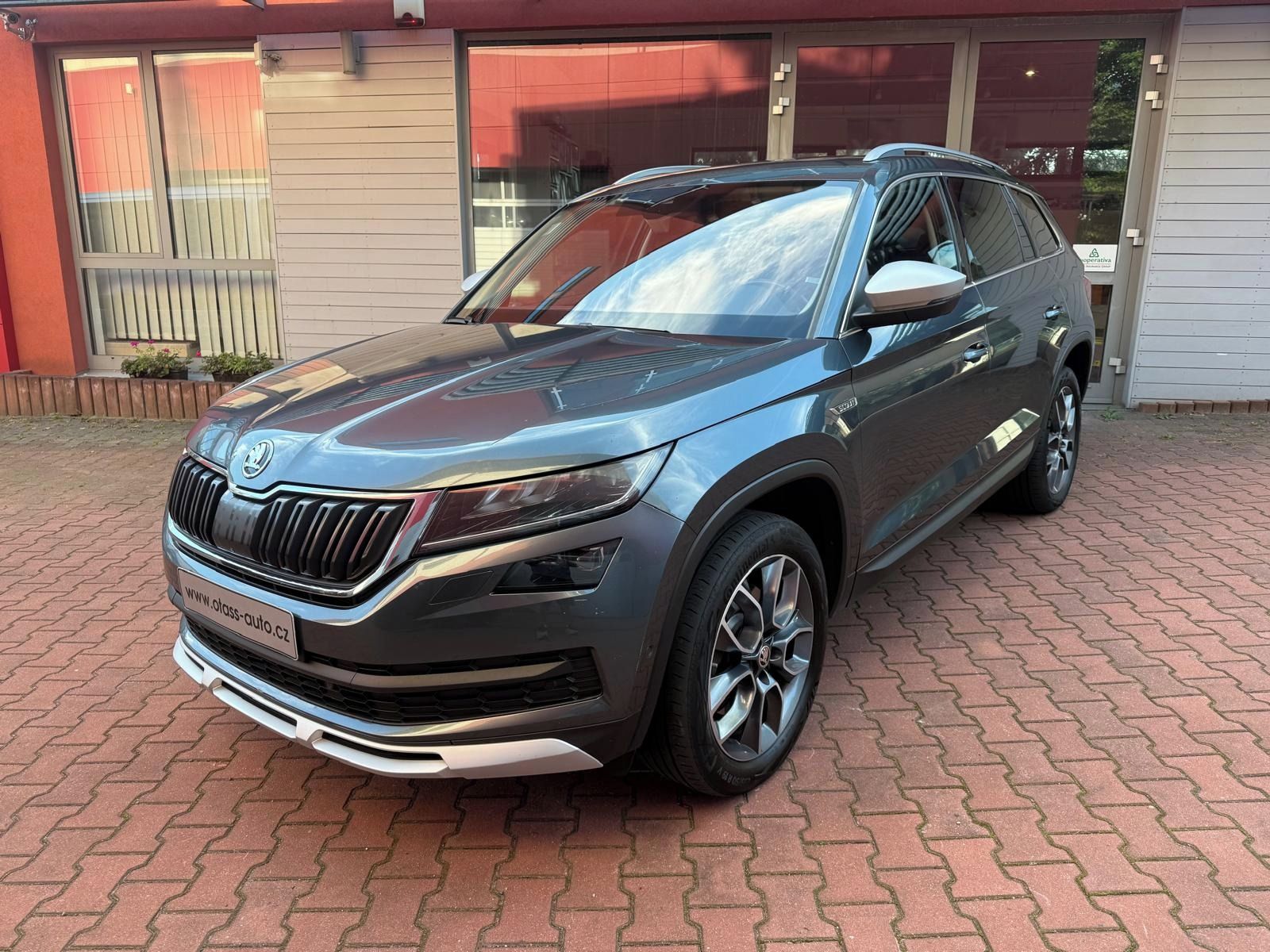 Škoda Kodiaq, SCOUT 4x4, 7 míst, panorama,TZ