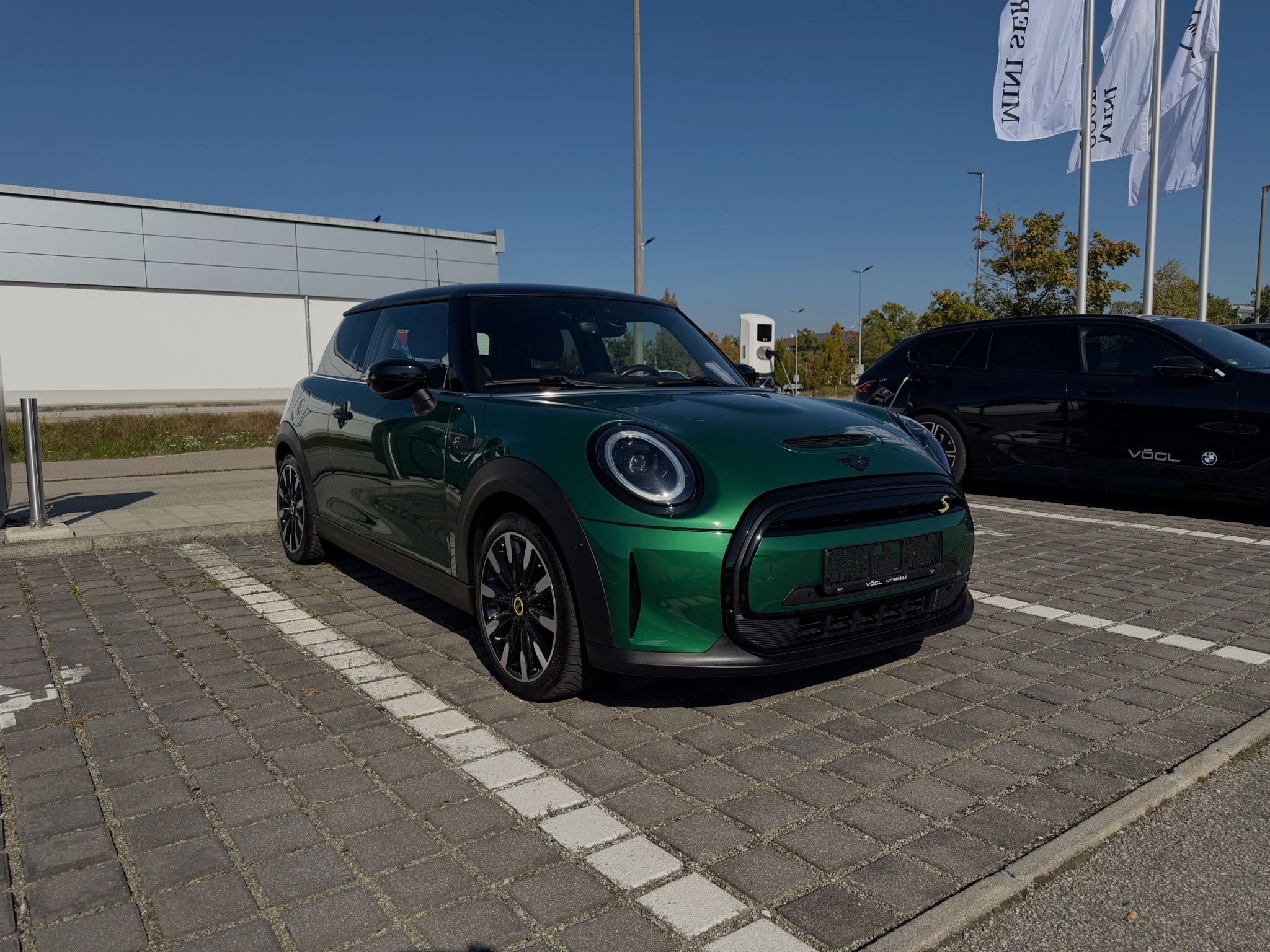 Mini Cooper, SE ACC KeyGo HuD Záruka 9/2028 - fotka 4