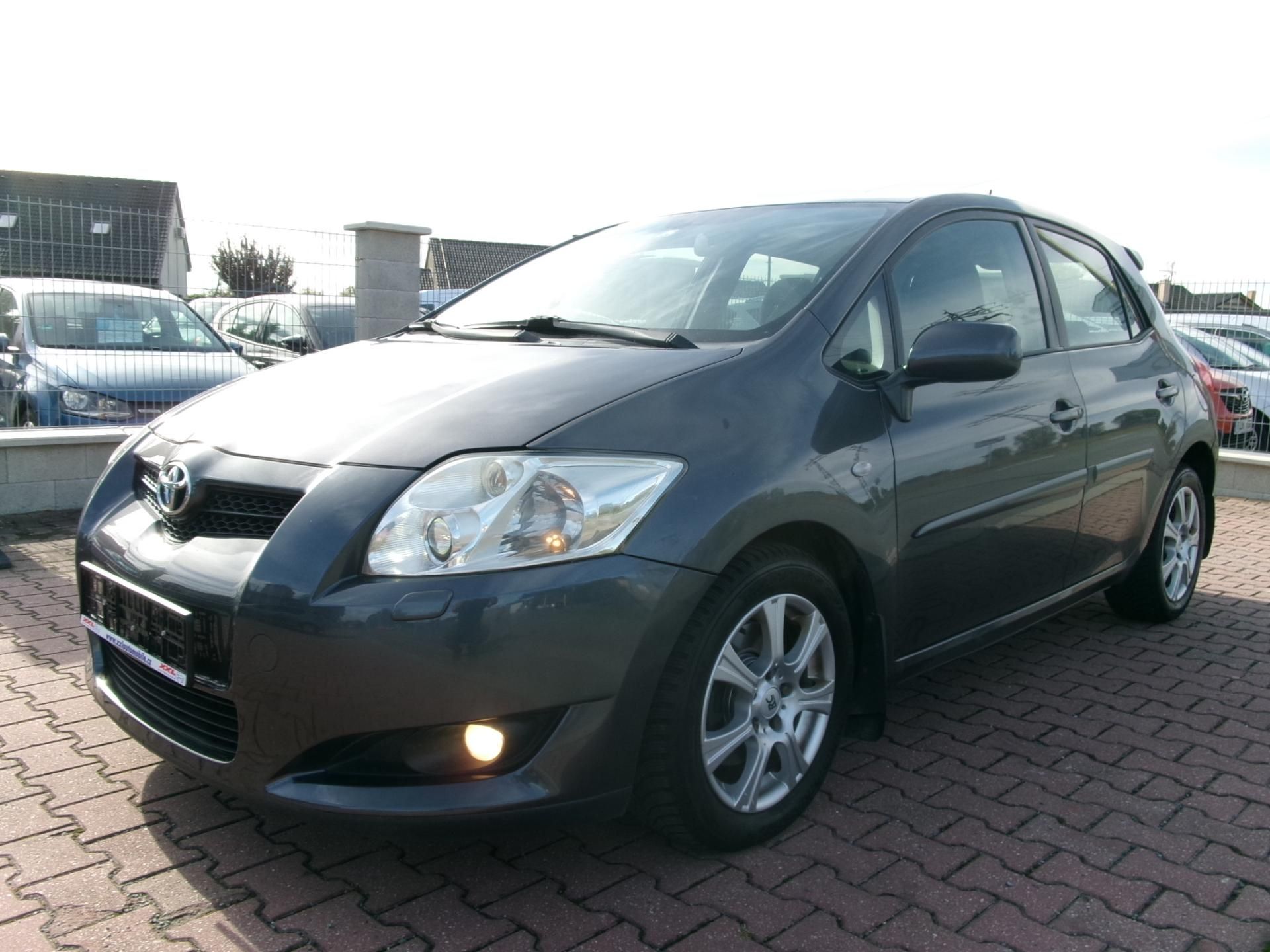 Toyota Auris, 2,0 D-4D 93kW AC TEMP ALU - fotka 3