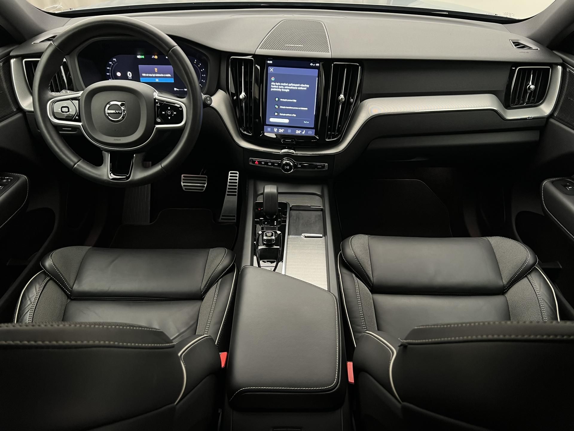 Volvo XC60, B4 AWD R-DESIGN AUT CZ - fotka 2