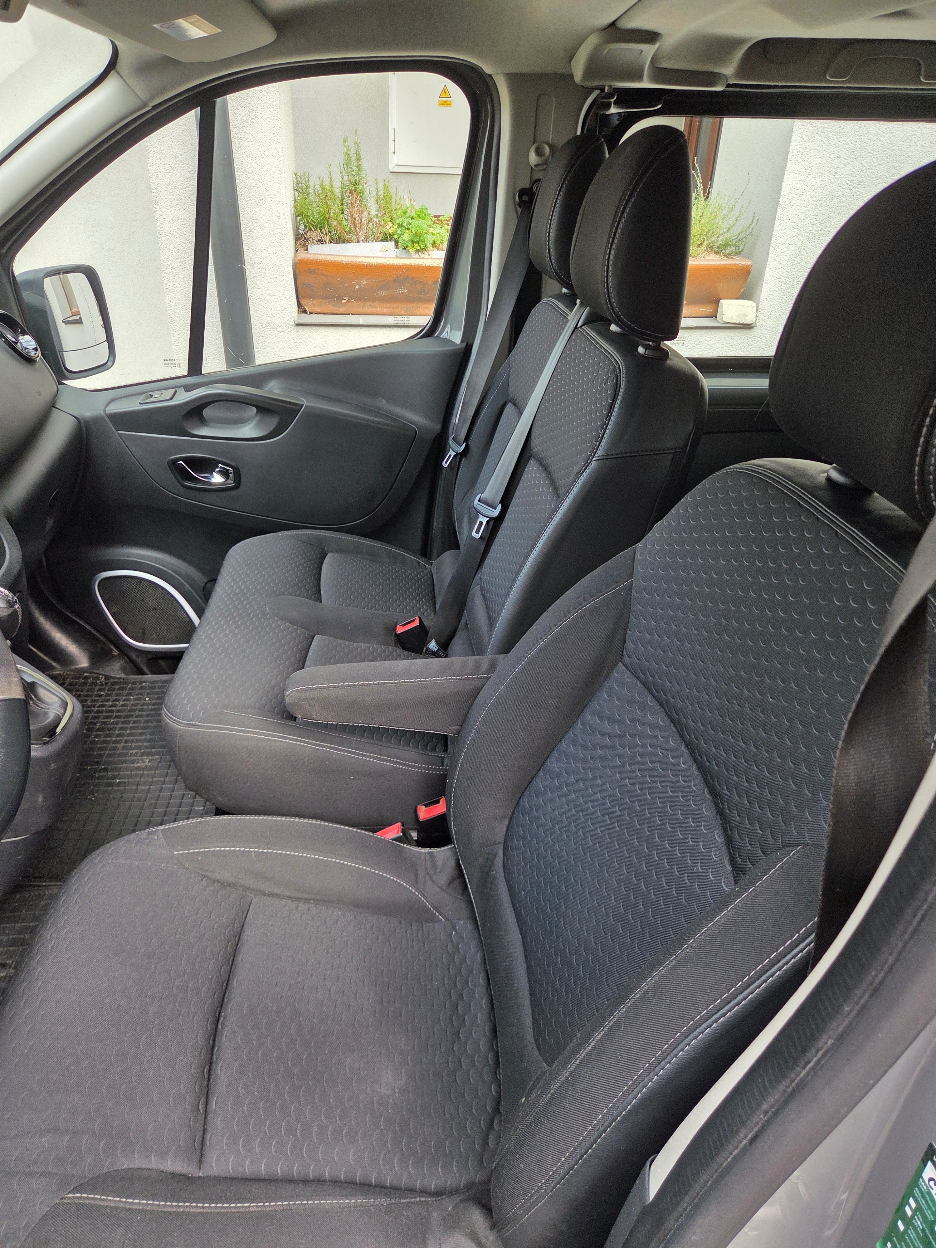Opel Vivaro, 1,6 BiCDTi, 92kW,9 míst, tažné - fotka 5