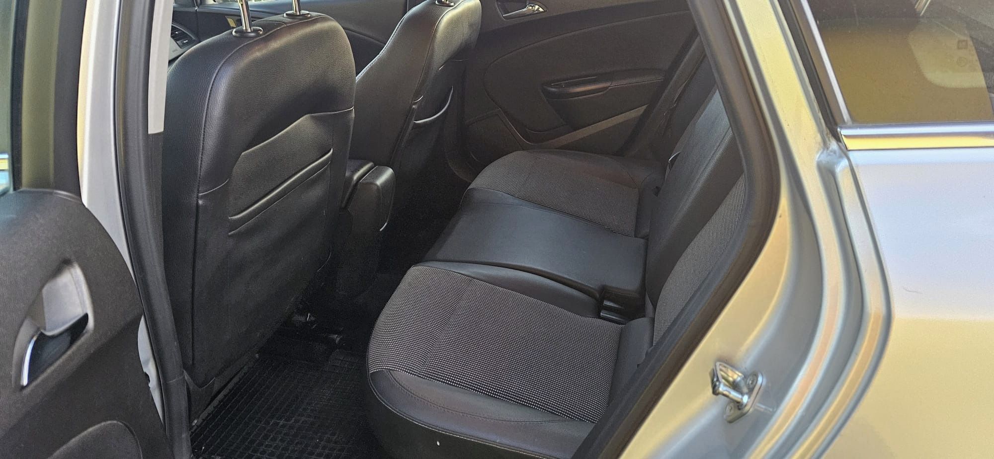 Opel Astra, Opel Astra J, 1,6 CDTI,81kw - fotka 6