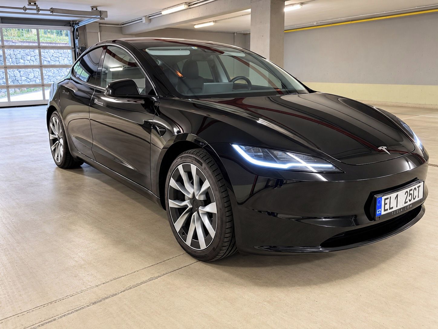 Tesla Model 3, Highland RWD, 22 000 km - fotka 4