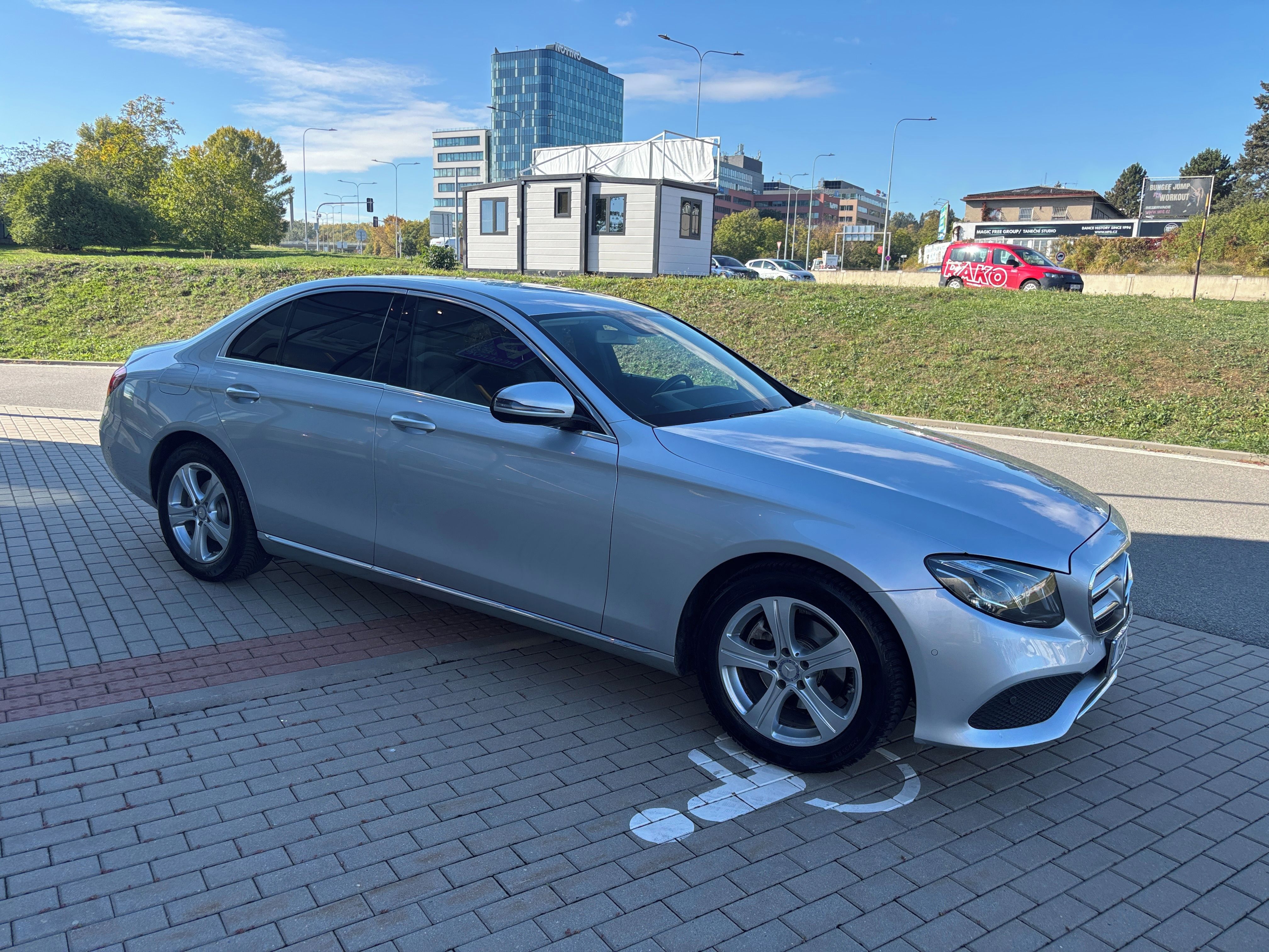 Mercedes-Benz Třídy E, 220D 143kW 1 Majitel Avangarde - fotka 5