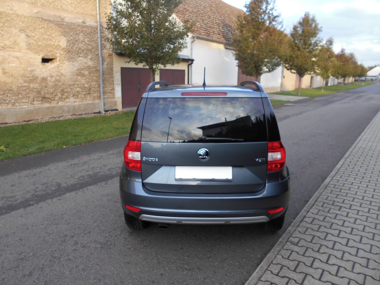 Škoda Yeti, 1,2 TSI  81 KW- FAMILY-1 MAJ - fotka 4