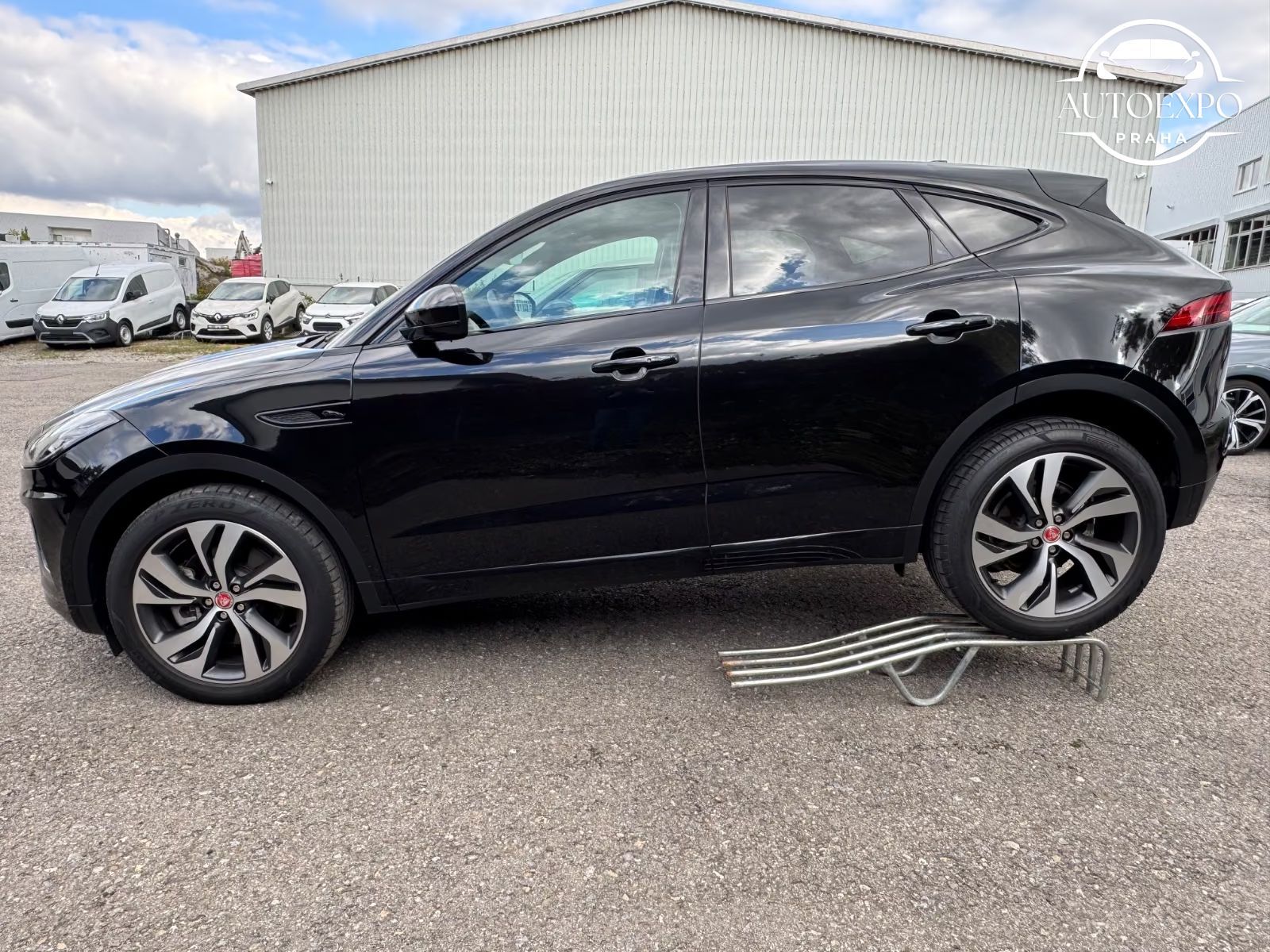 Jaguar E-Pace, R-Dynamic HSE AWD*PANORAMA - fotka 5