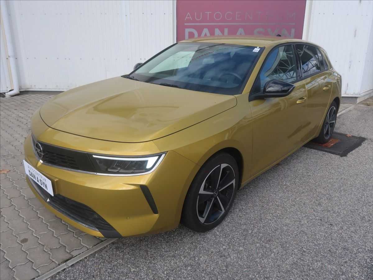 Opel Astra, 1,6 T PHEV, zánovní vůz