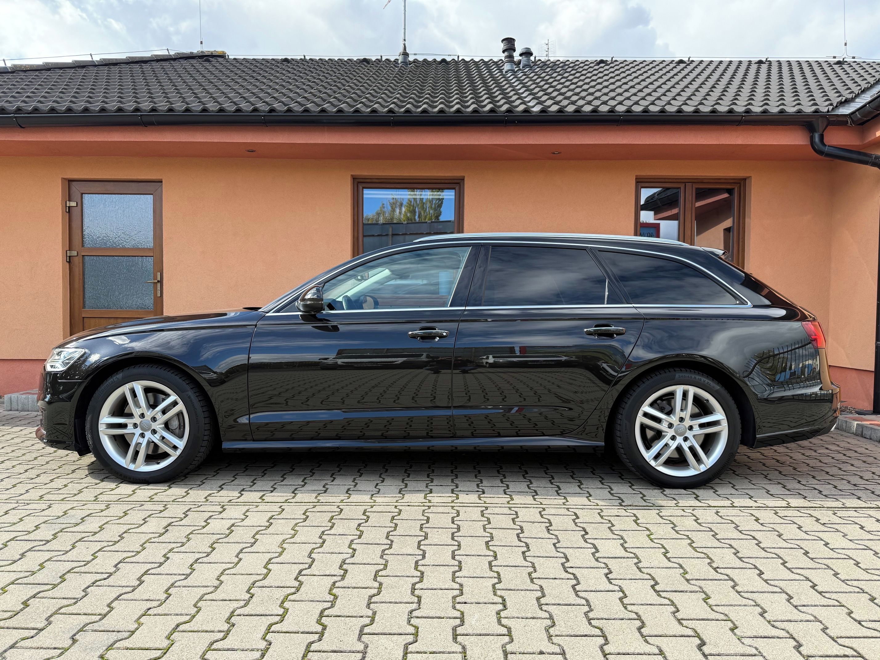 Audi A6 Avant, 3.0 Tdi, Čr, vzduch,154 tkm - fotka 3