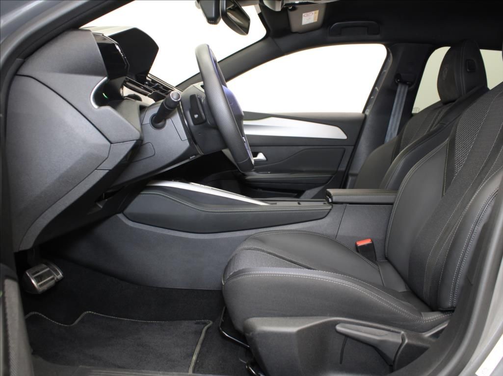 Peugeot 408, 1,2 Hybrid 145k. GT-line 32tkm - fotka 6