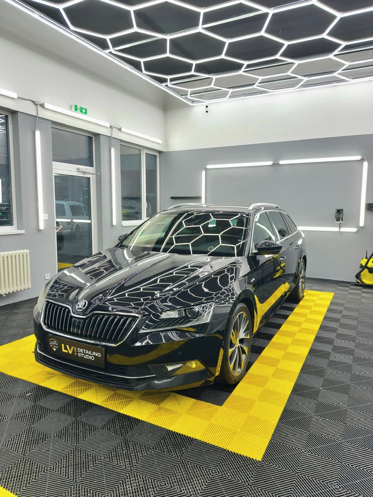 Škoda Superb, 2.0, DPH, L&K, 4x4 - fotka 2