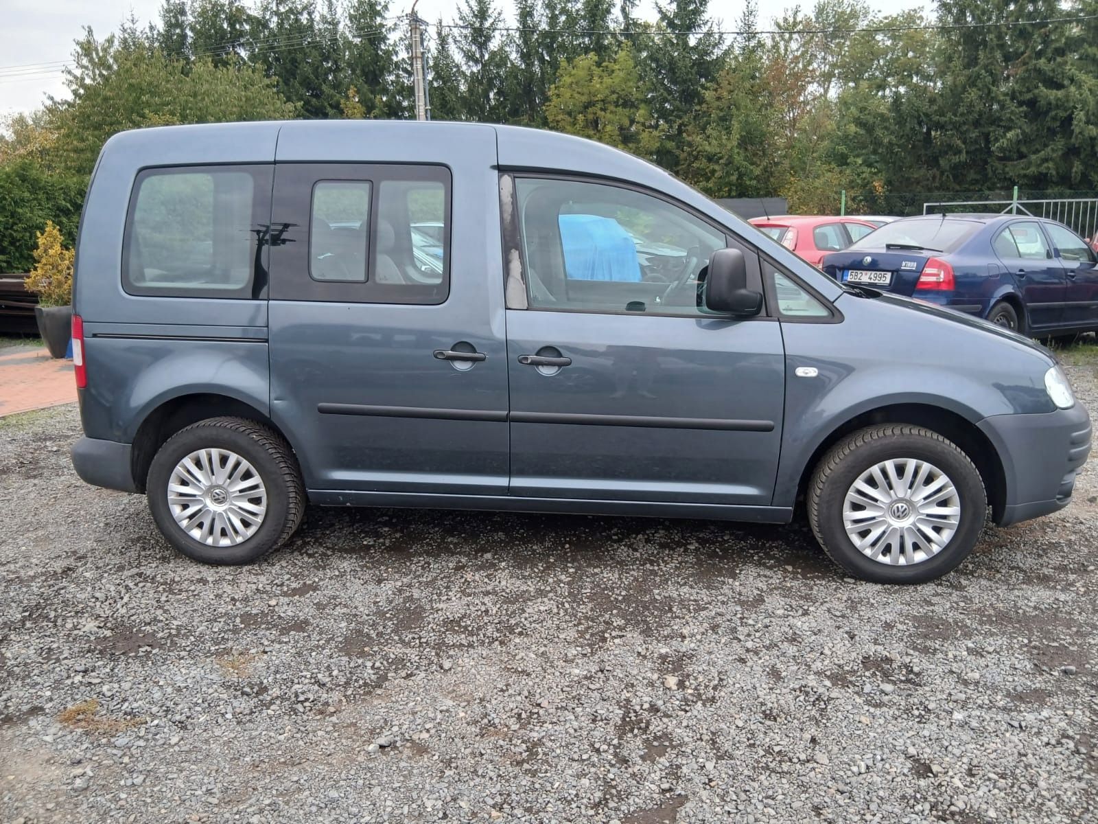Volkswagen Caddy, 1.4i, 7 míst, tažné zařízení - fotka 6
