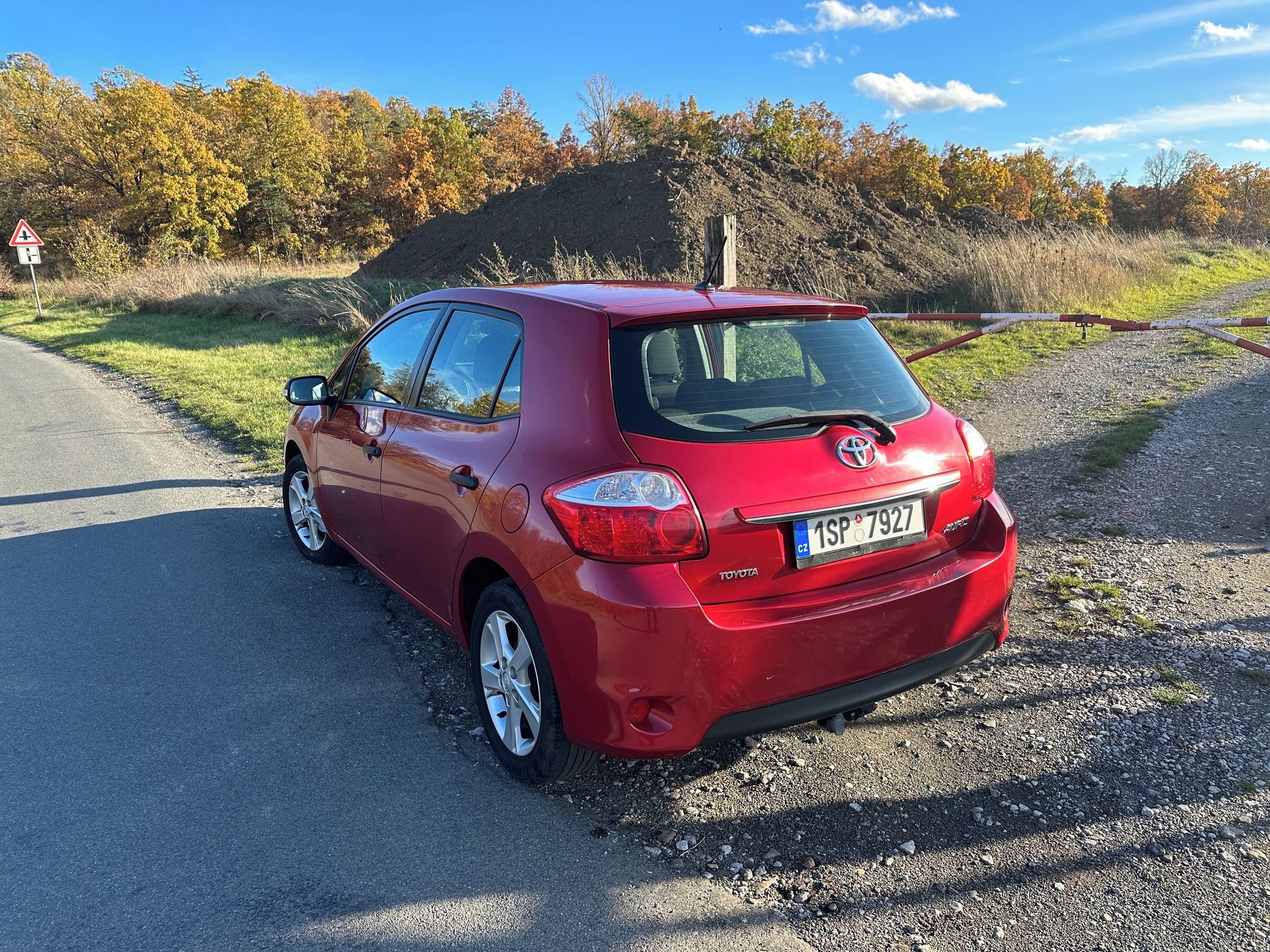 Toyota Auris, 1.33 VVT-i, 73 kW, benzín - fotka 4