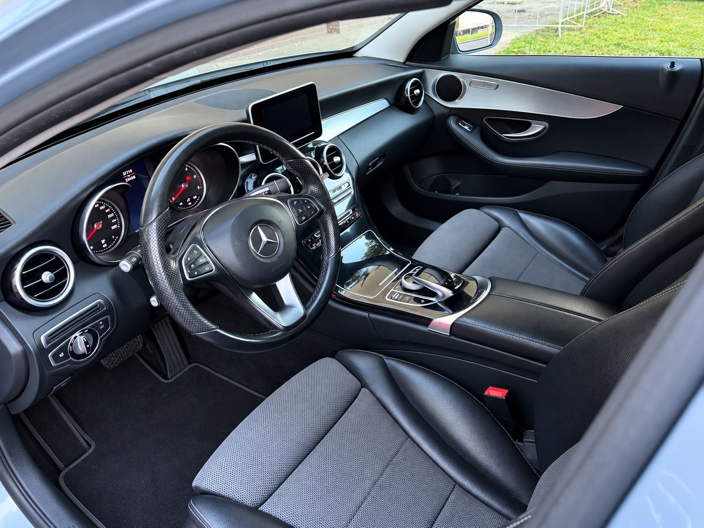 Mercedes-Benz Třídy C, C 250 d 4MATIC Avantgarde 204 - fotka 4