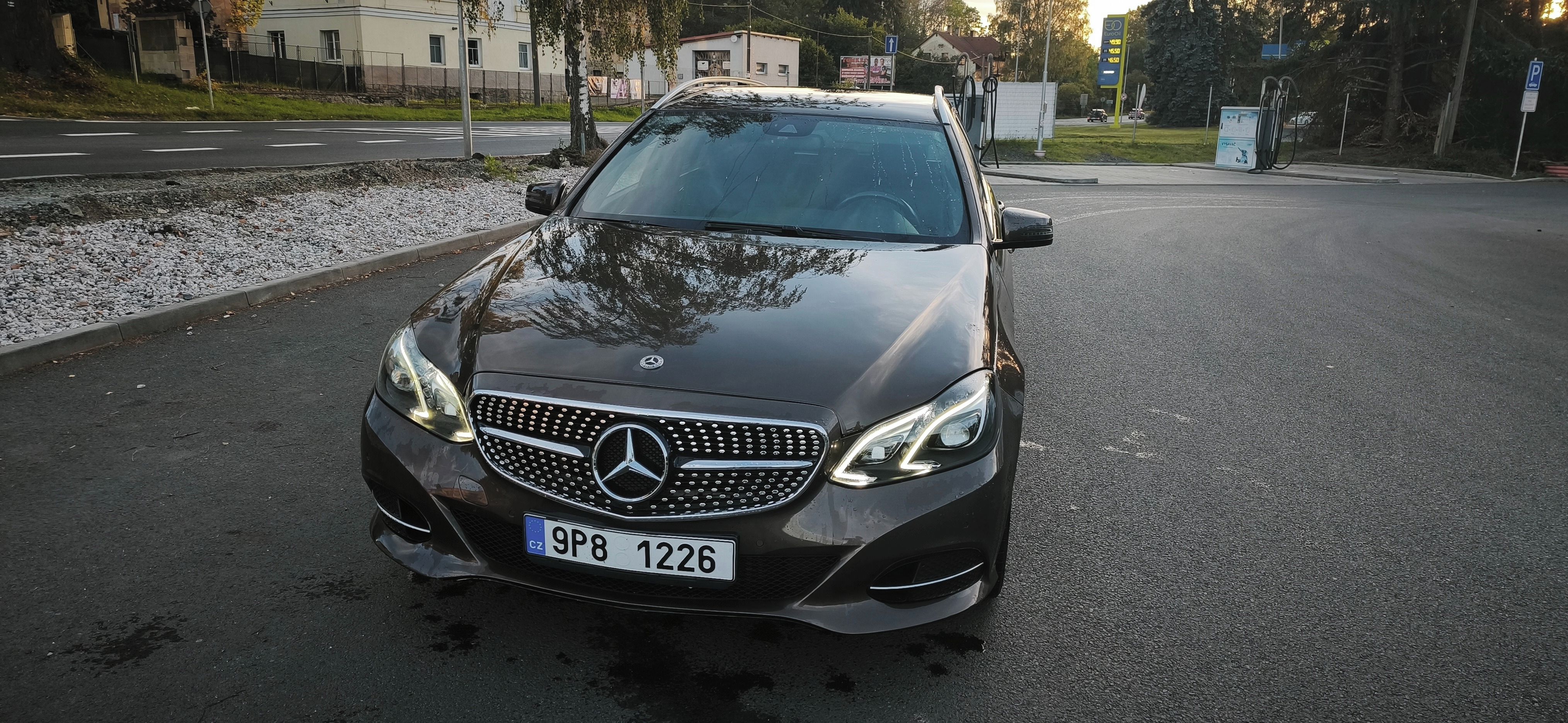 Mercedes-Benz Třídy E, E220 Bluetec 125kw 9g-tronic - fotka 5