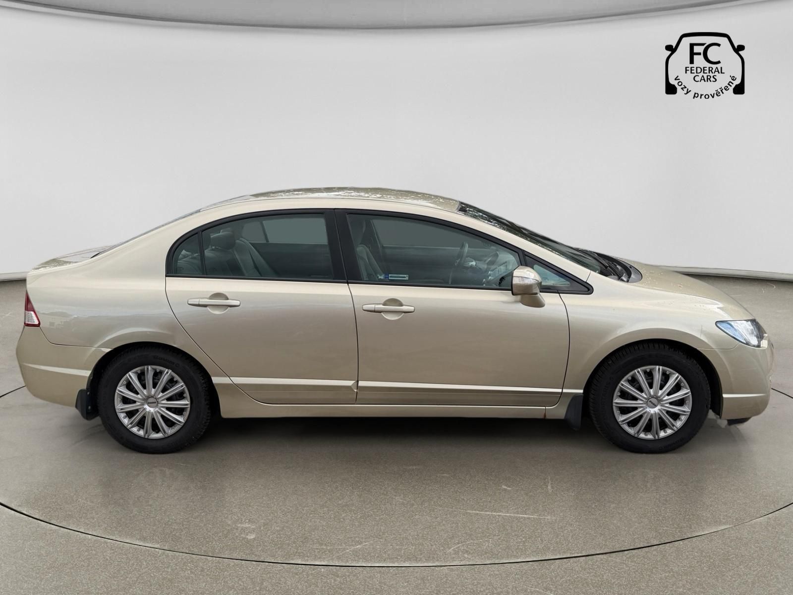 Honda Civic, 8. gen 1.8 LS - fotka 6
