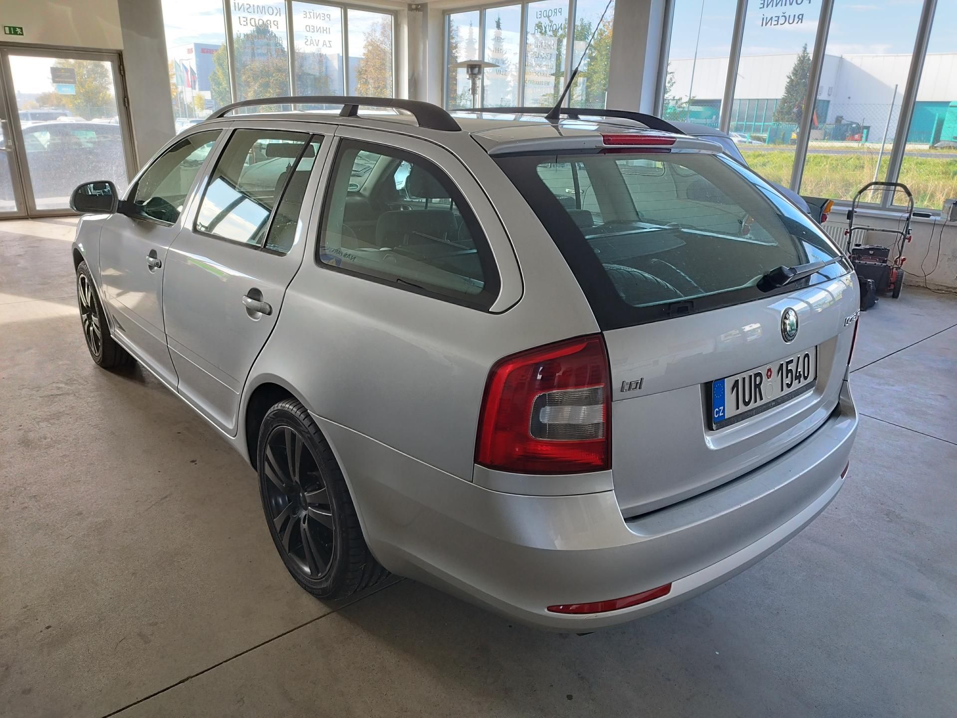 Škoda Octavia, 1,6TDi 77KW KLIMA ALU NAVI - fotka 5