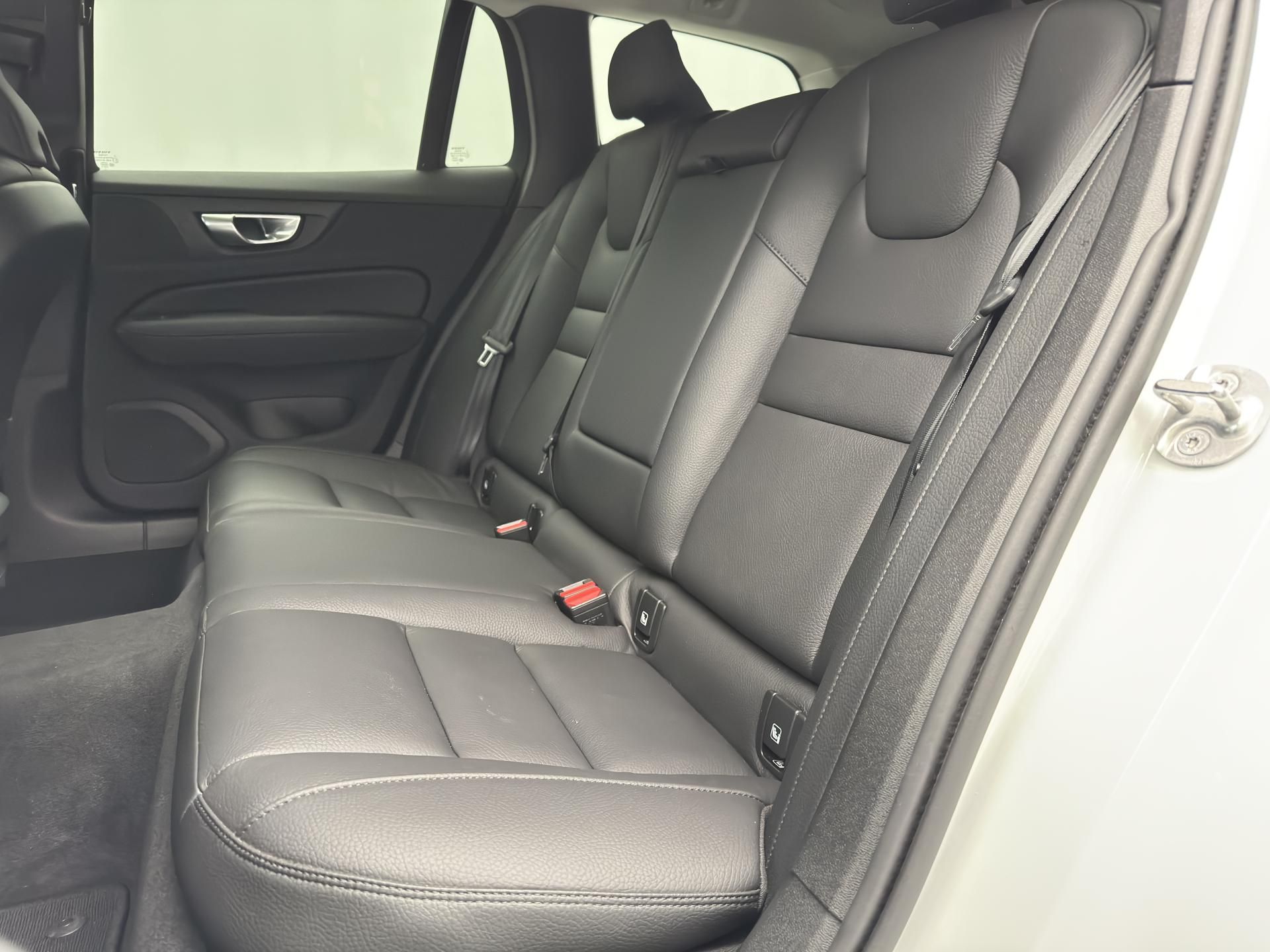 Volvo V60, B4 DARK PLUS AUT CZ 1.maj - fotka 6