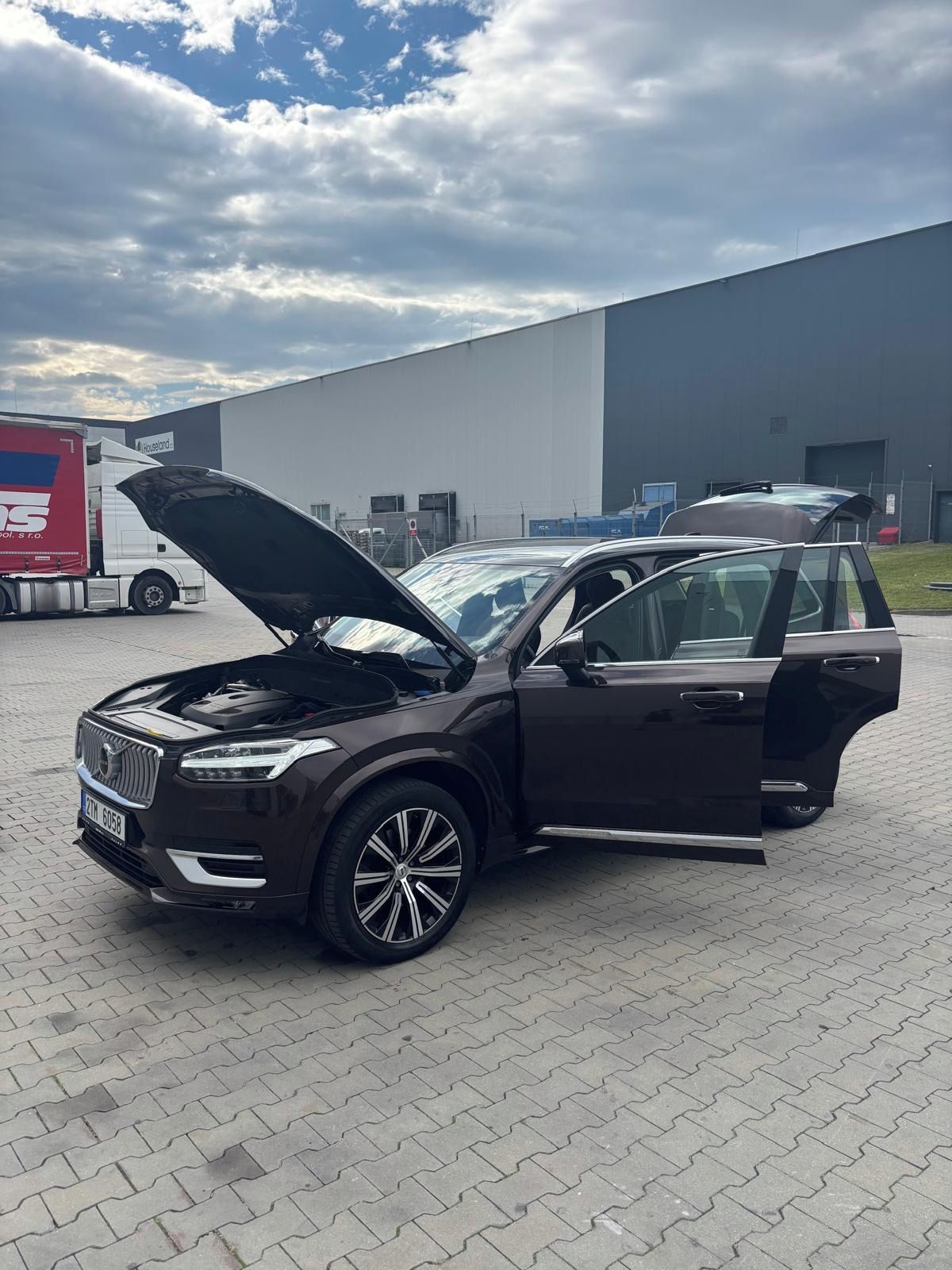Volvo XC90, Volvo T6 - 228 kW benzín