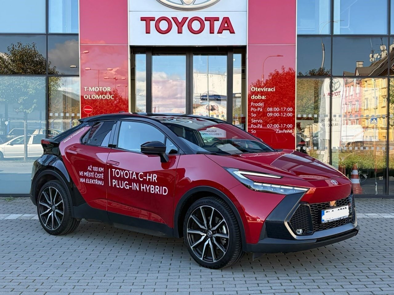 Toyota C-HR, 2.0L PHEV 0 - 1 CVT (2x4) 8L