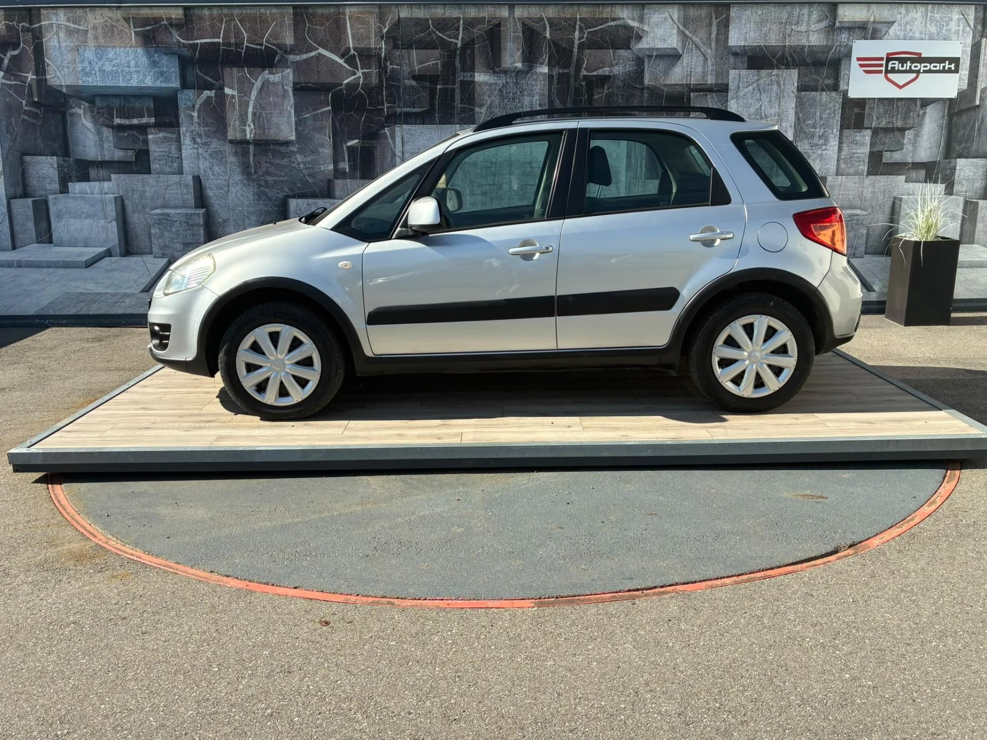 Suzuki SX4, 1.6i, 88KW, VYHŘ. SEDADLA, 4X4 - fotka 4