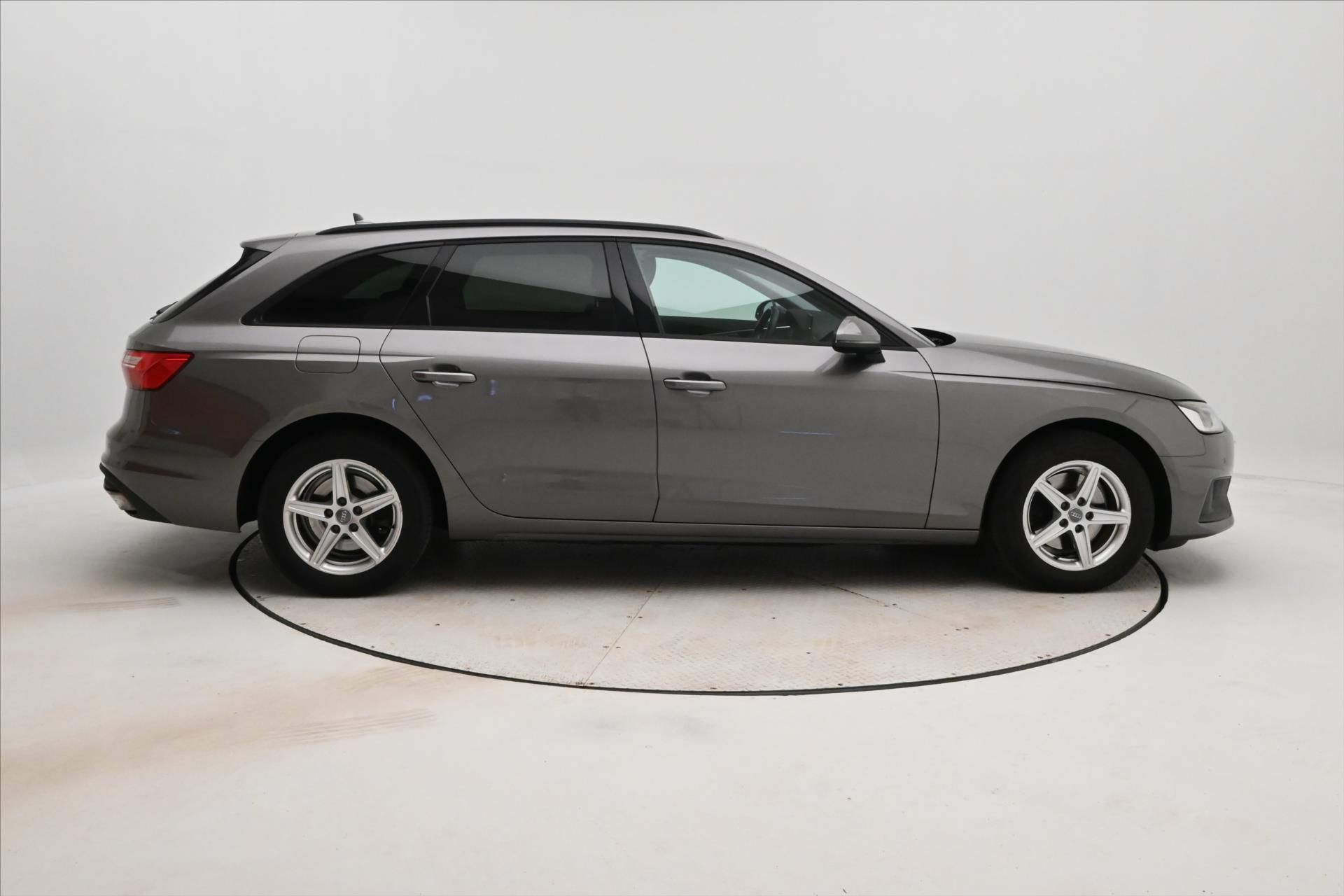 Audi A4 Avant, 2,0 TDI 120kW Mild Hybrid Záru - fotka 4